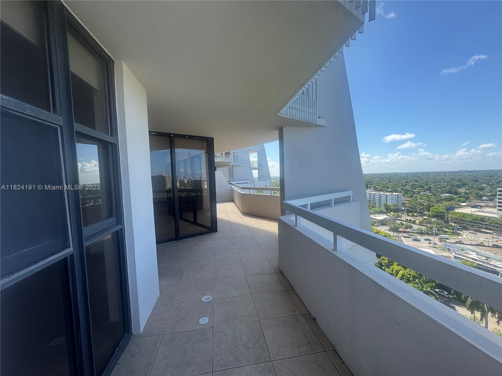 TOWERS OF QUAYSIDE CONDO - Residential