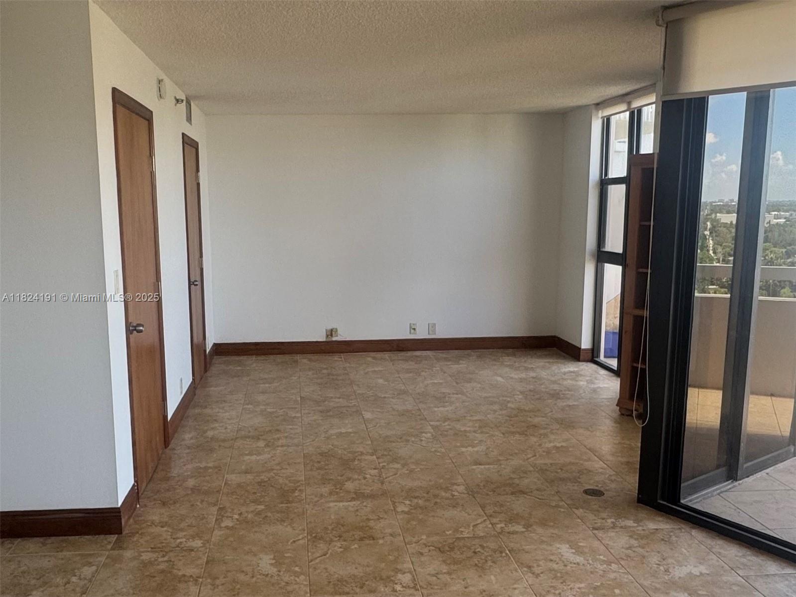 TOWERS OF QUAYSIDE CONDO - Residential