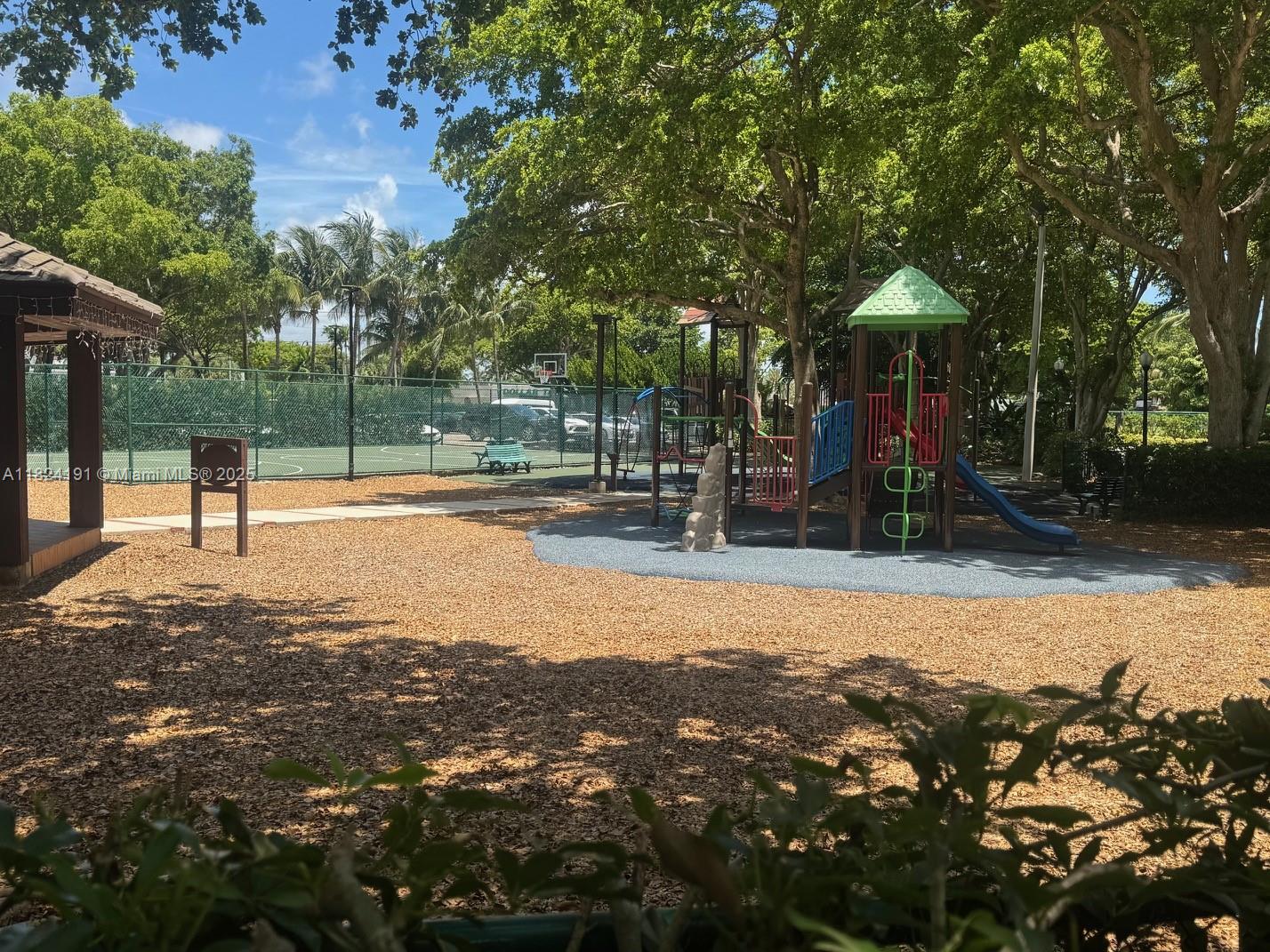 TOWERS OF QUAYSIDE CONDO - Residential