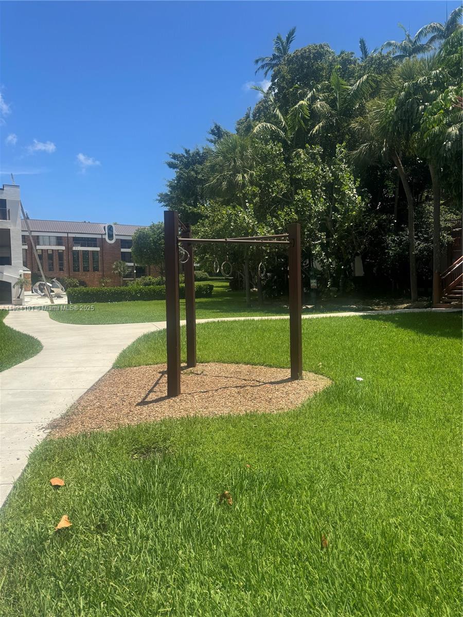 TOWERS OF QUAYSIDE CONDO - Residential