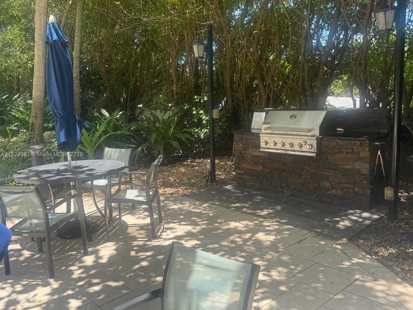 TOWERS OF QUAYSIDE CONDO - Residential