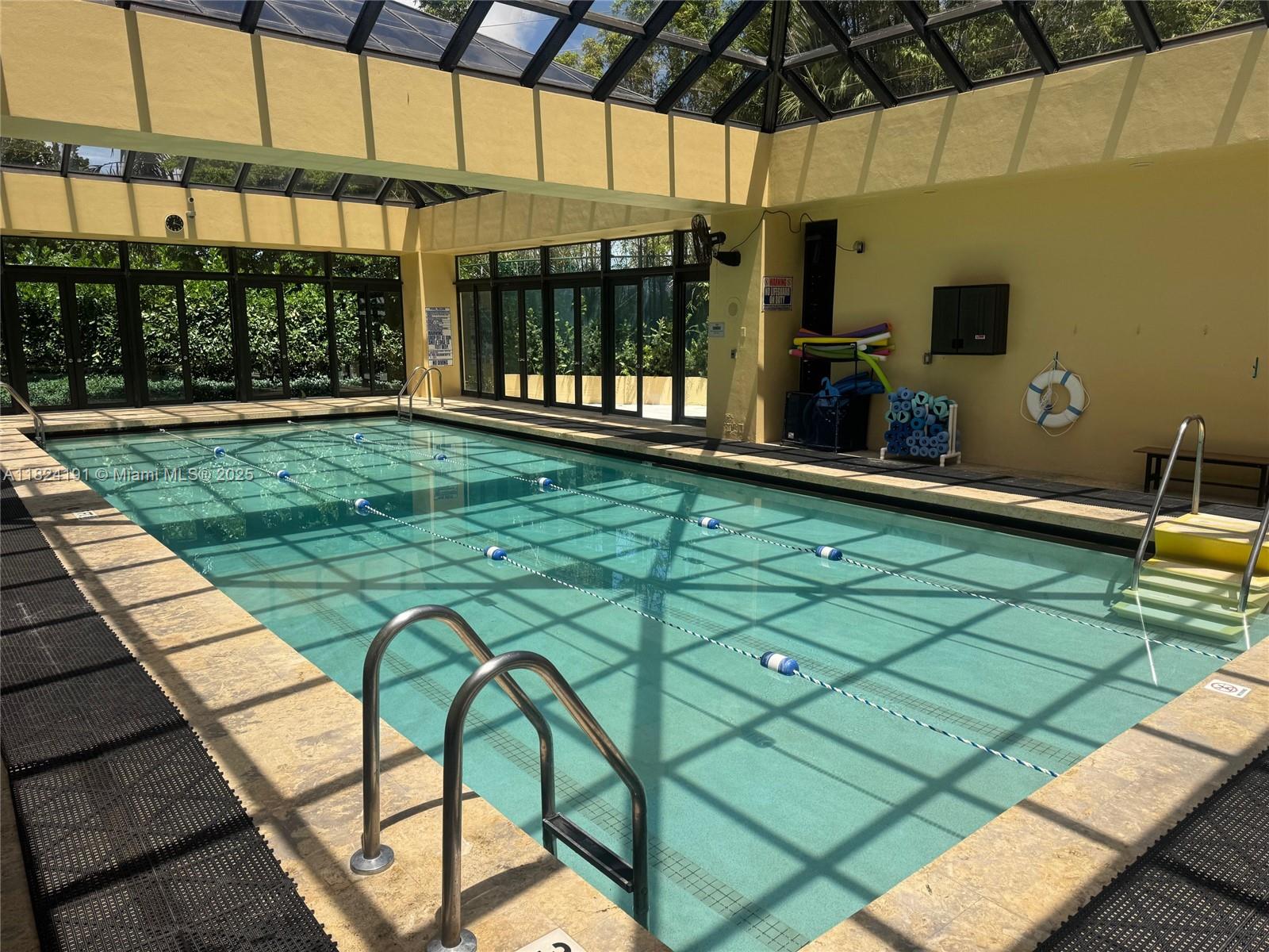 TOWERS OF QUAYSIDE CONDO - Residential