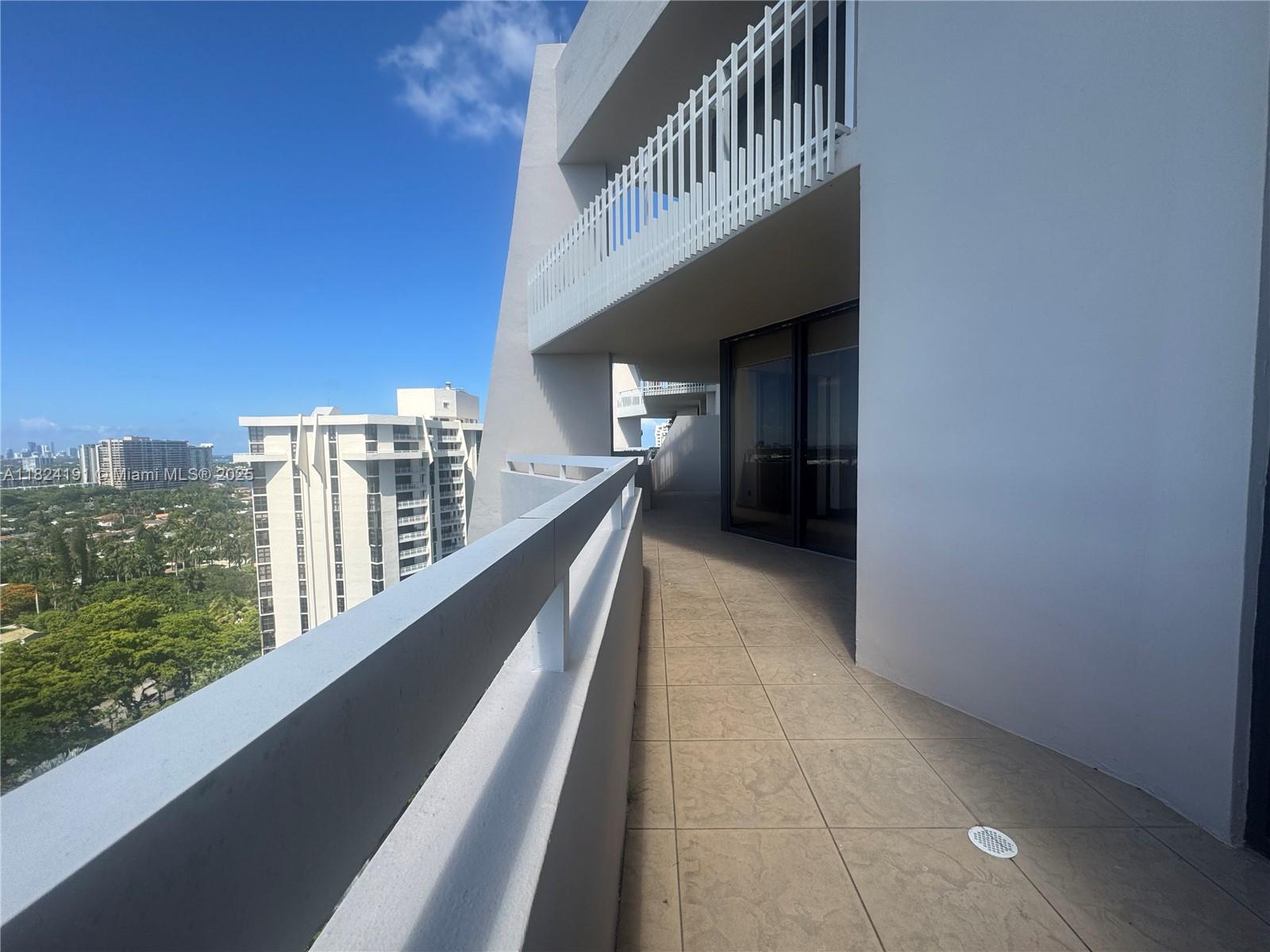 TOWERS OF QUAYSIDE CONDO - Residential