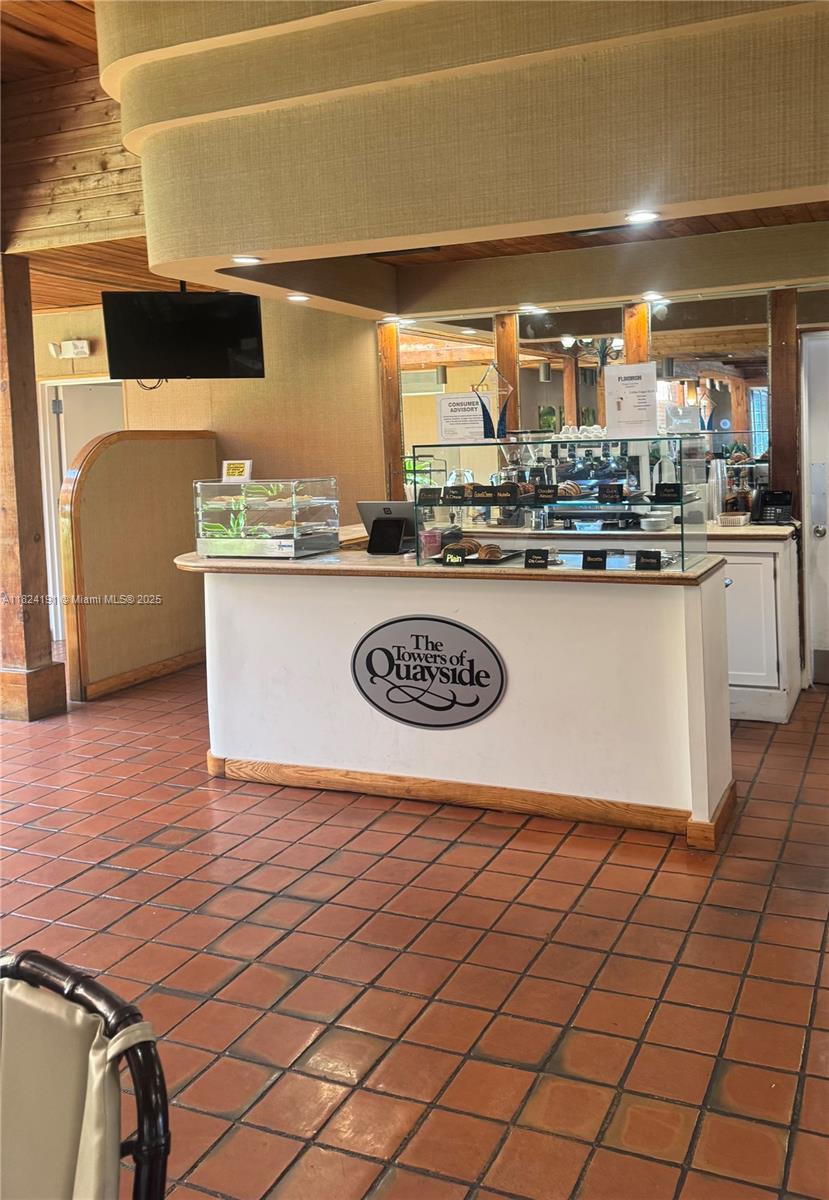 TOWERS OF QUAYSIDE CONDO - Residential