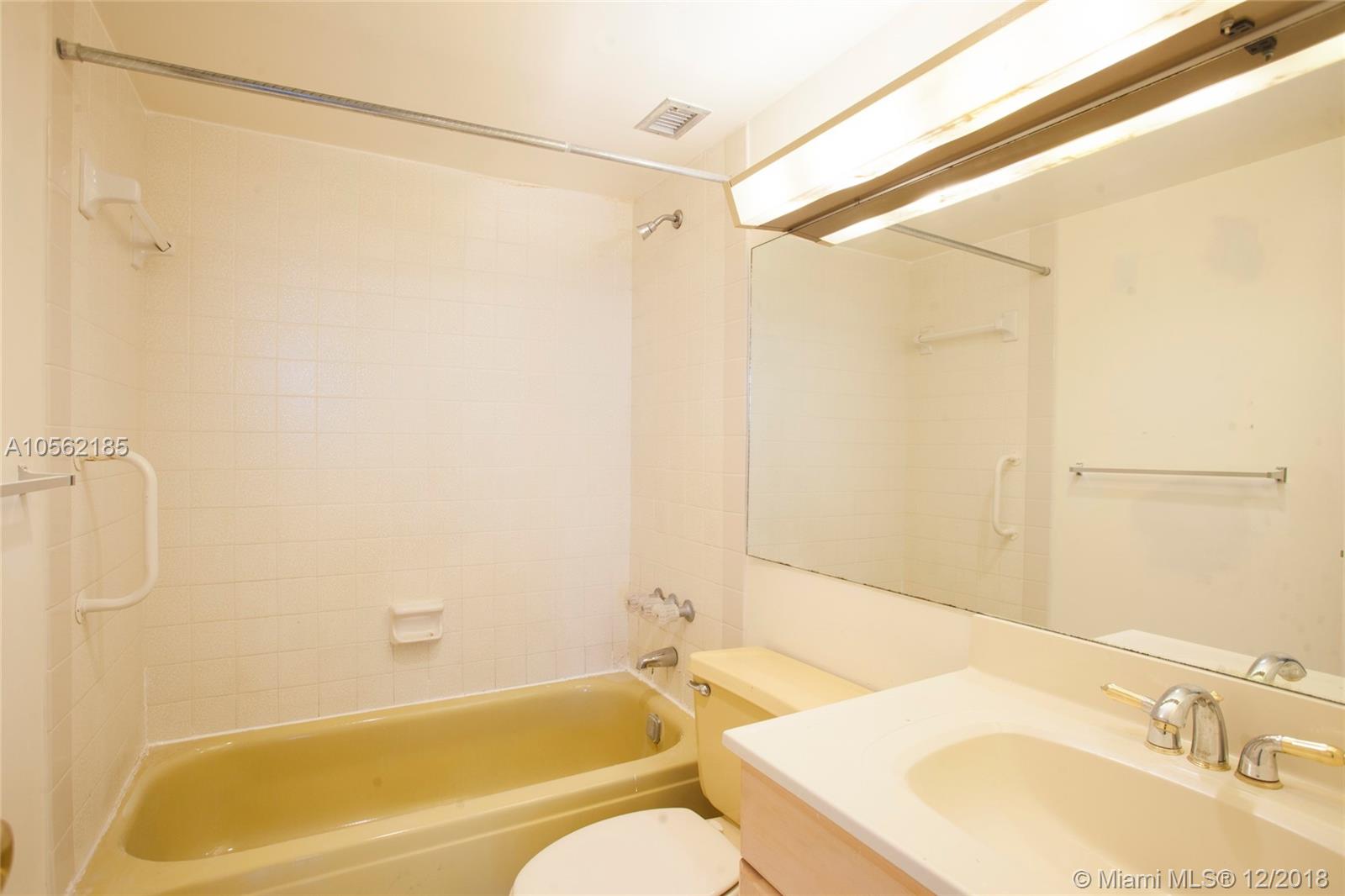 BAYVIEW TOWERS CONDO SOUT - Residential