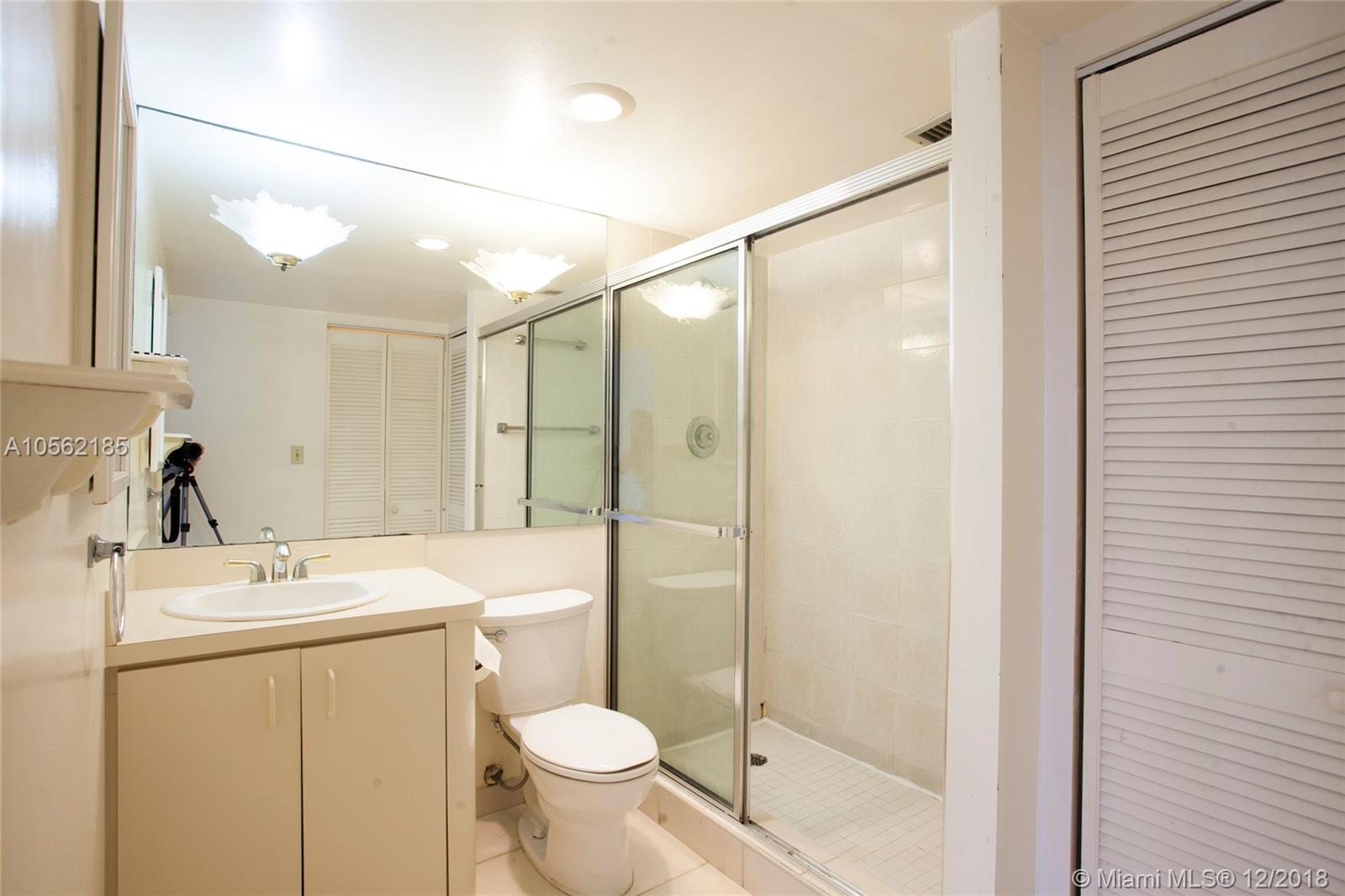 BAYVIEW TOWERS CONDO SOUT - Residential