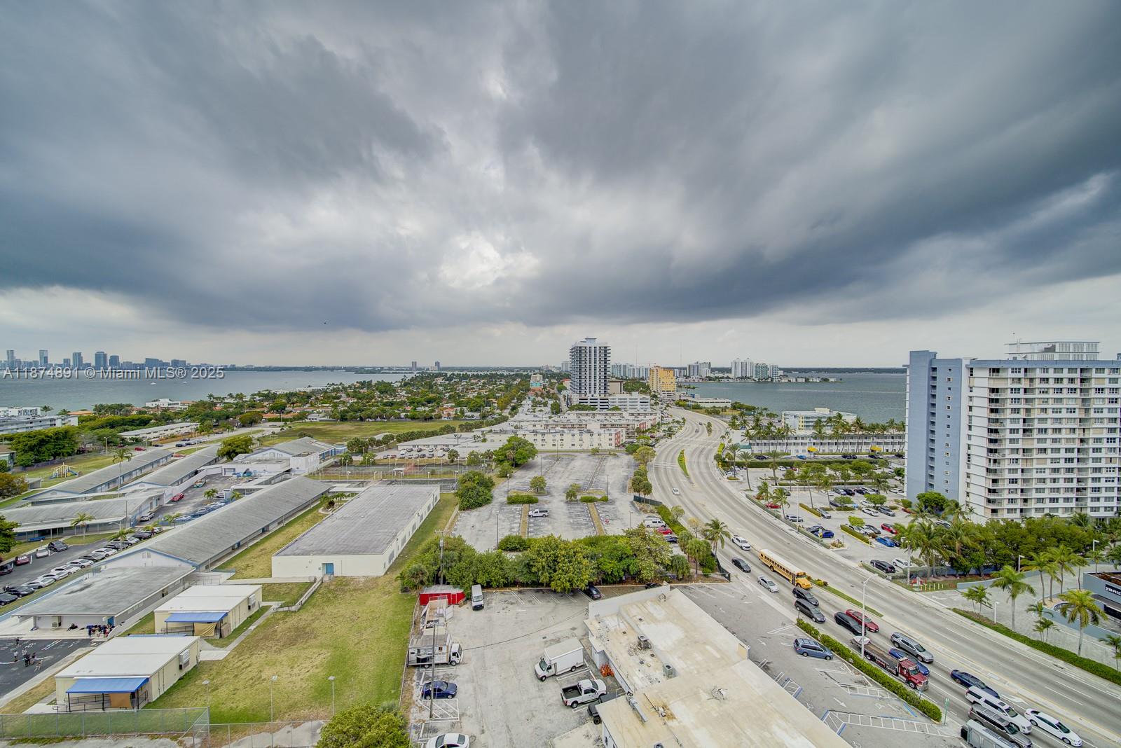 THE GRANDVIEW PALACE COND - Residential