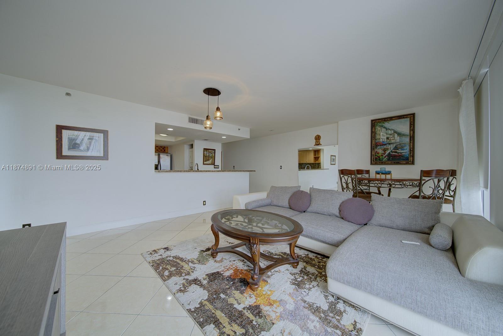 7601 E Treasure Dr 1811