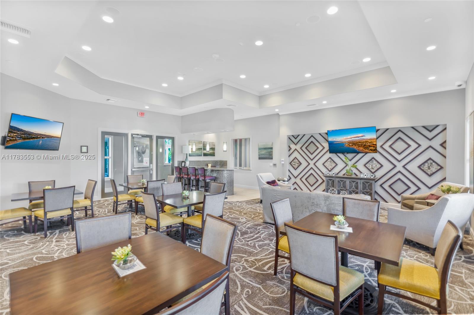HILLCREST COUNTRY CLUB SO - Residential