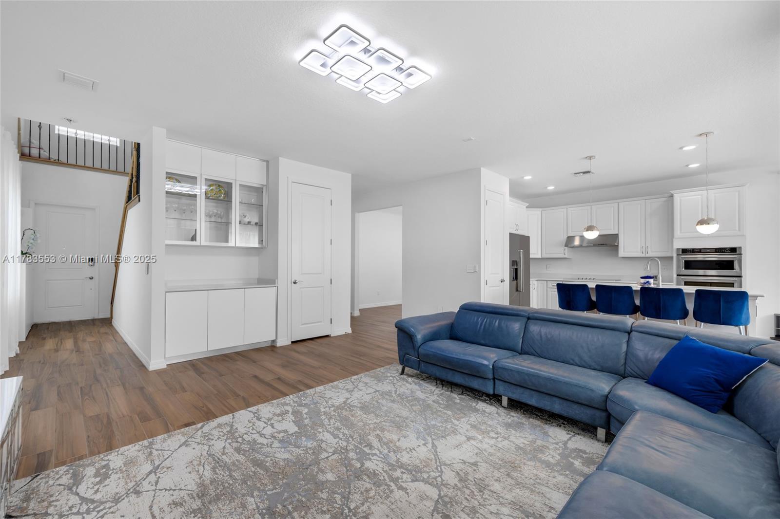HILLCREST COUNTRY CLUB SO - Residential