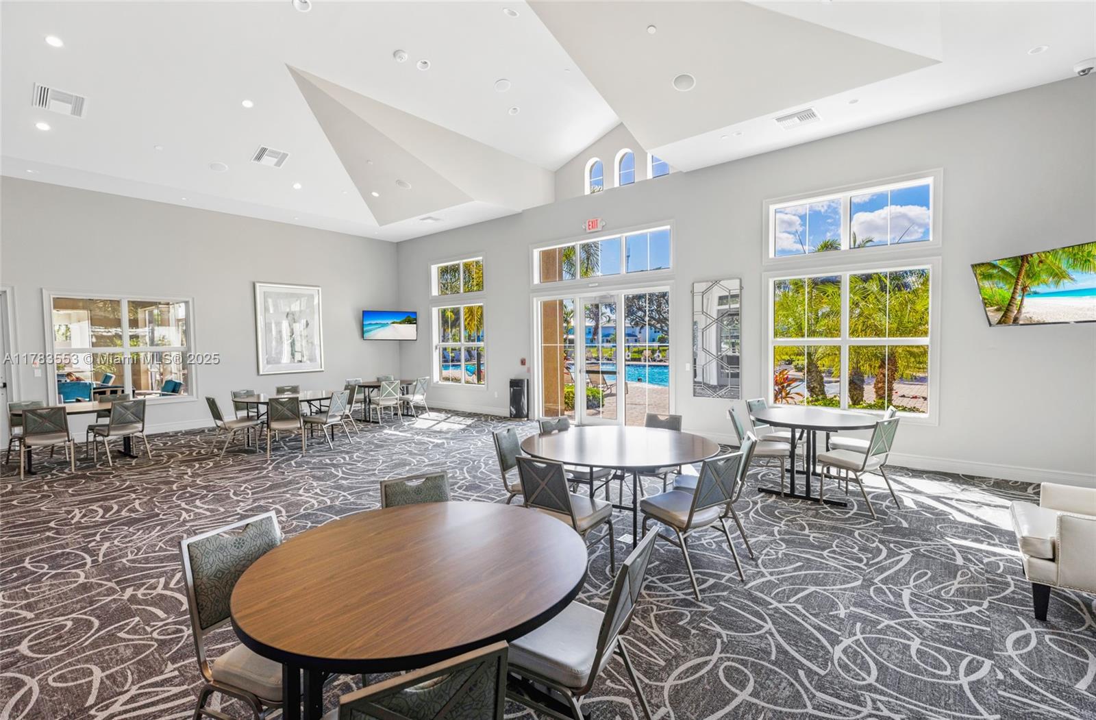 HILLCREST COUNTRY CLUB SO - Residential