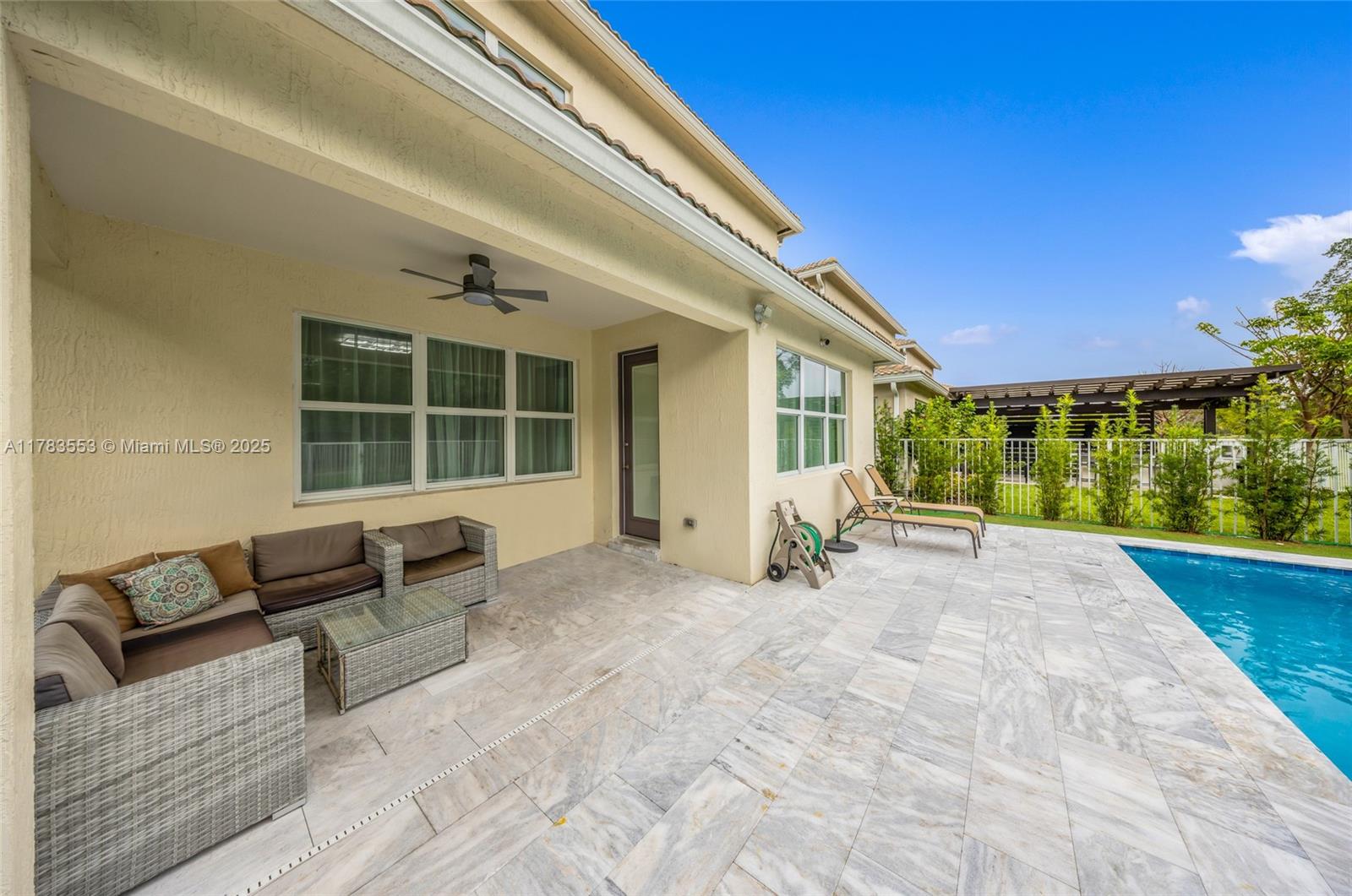 HILLCREST COUNTRY CLUB SO - Residential