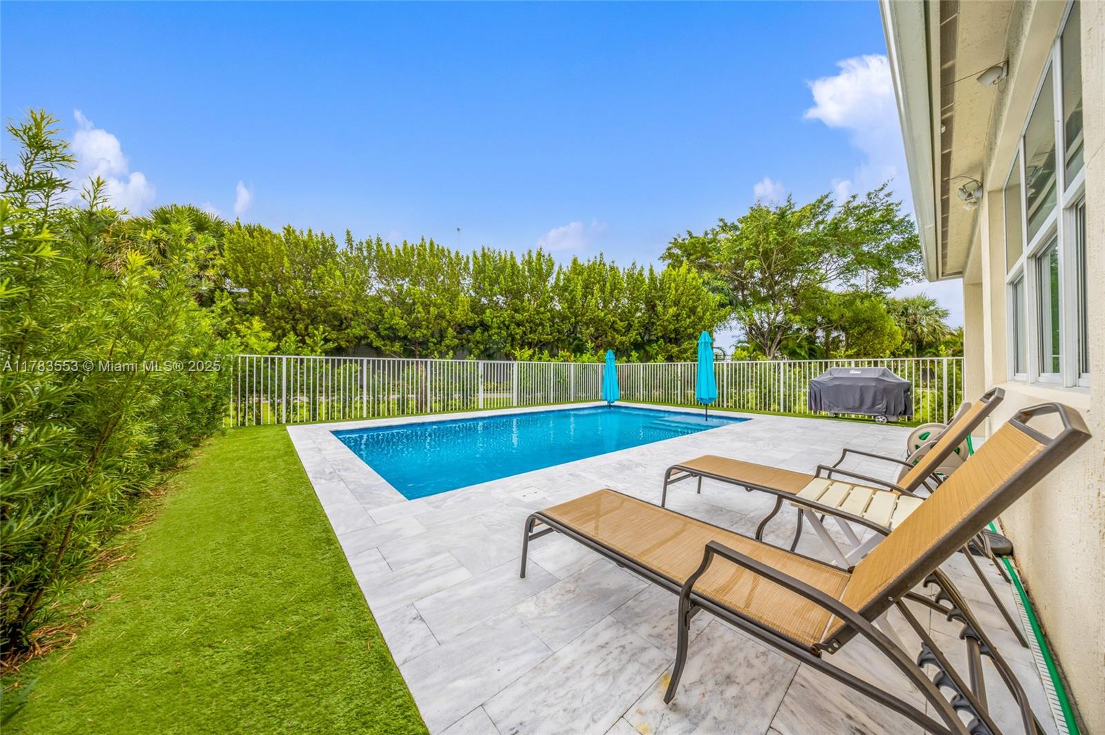 HILLCREST COUNTRY CLUB SO - Residential