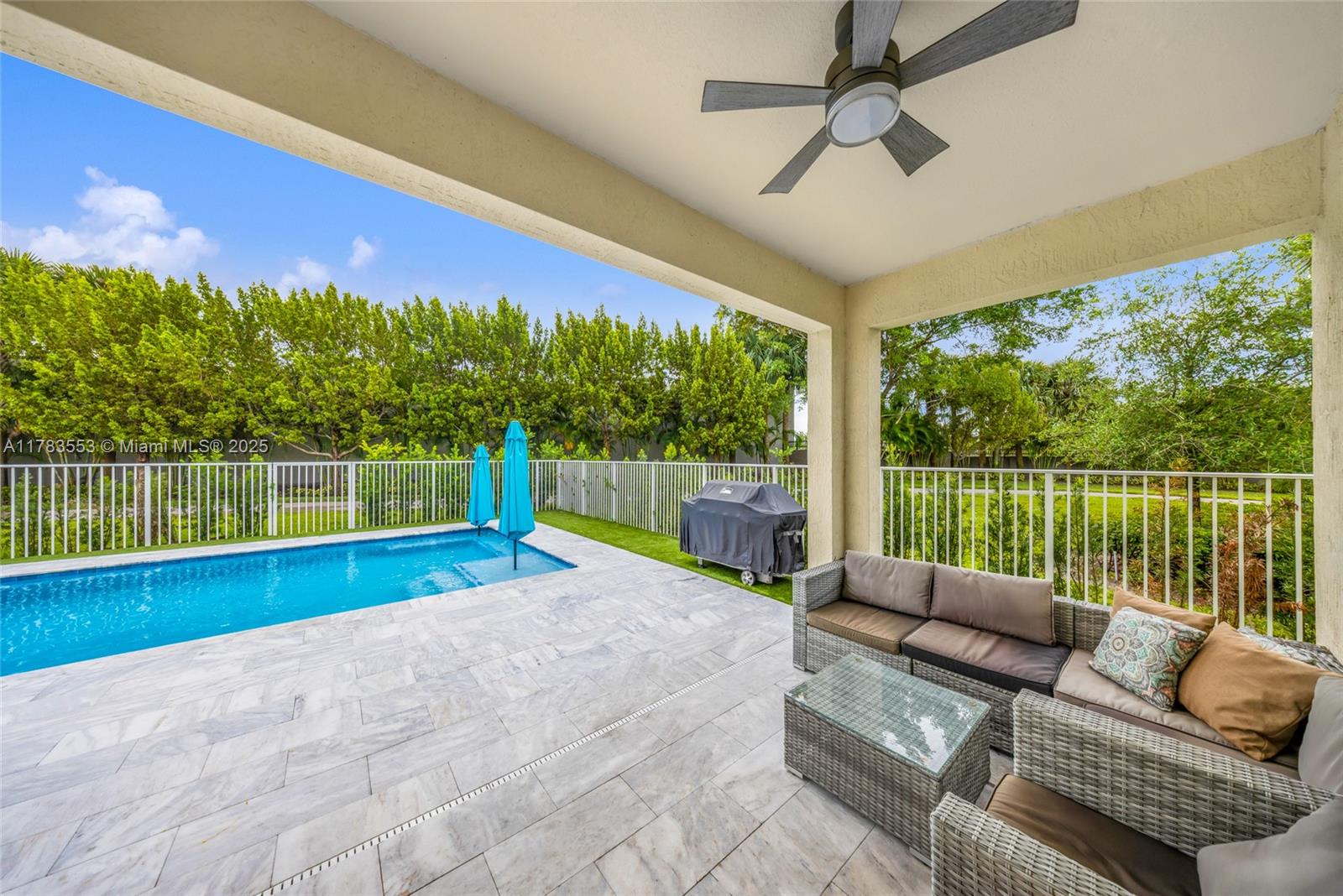 HILLCREST COUNTRY CLUB SO - Residential