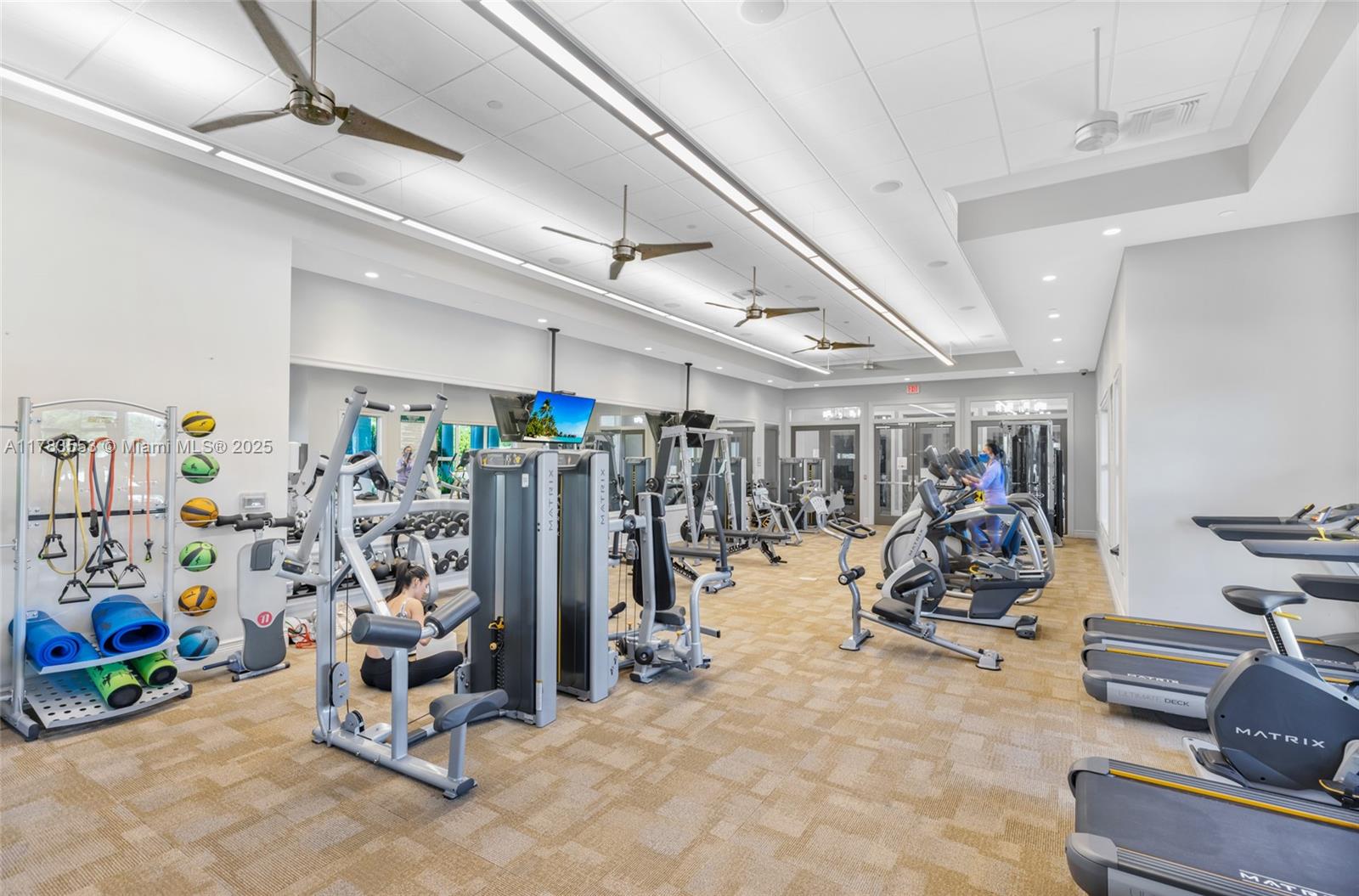 HILLCREST COUNTRY CLUB SO - Residential