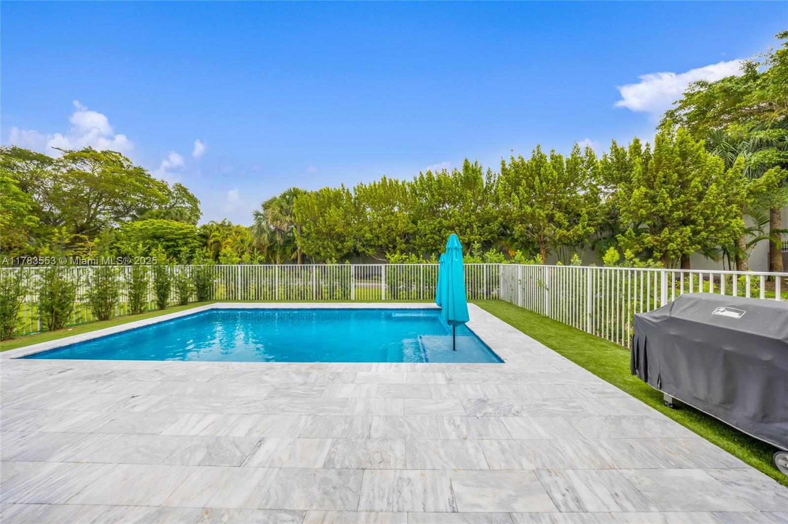 HILLCREST COUNTRY CLUB SO - Residential