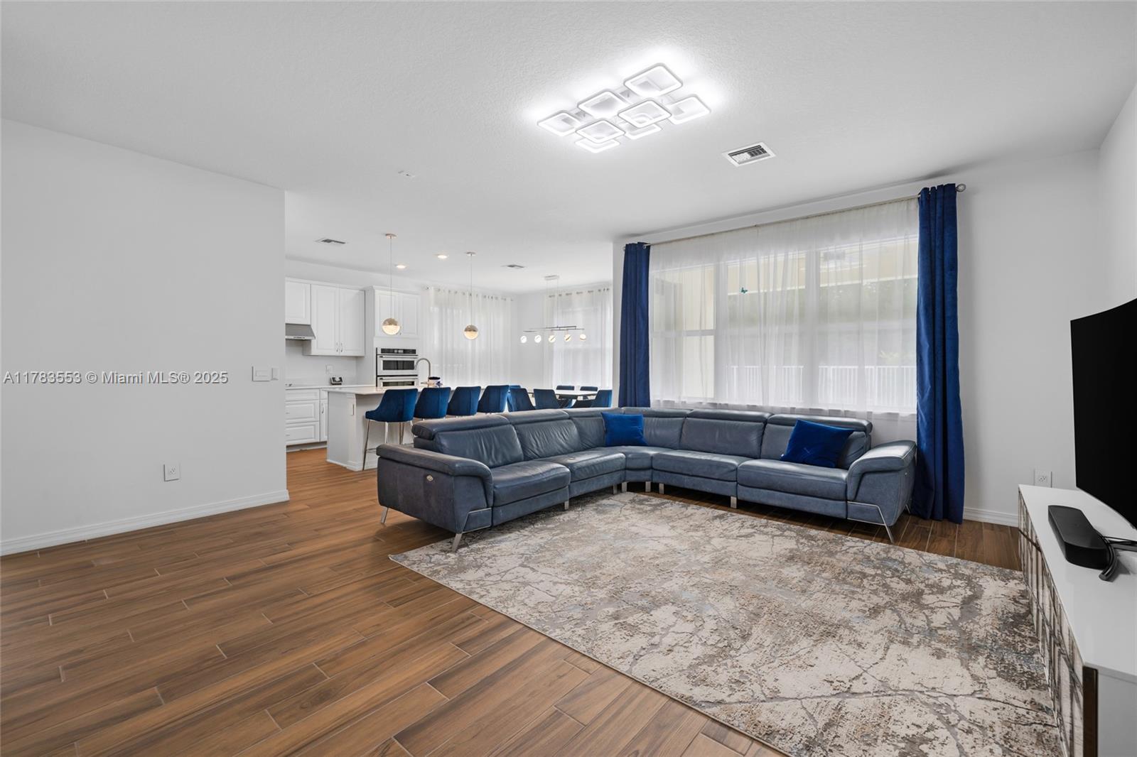 HILLCREST COUNTRY CLUB SO - Residential