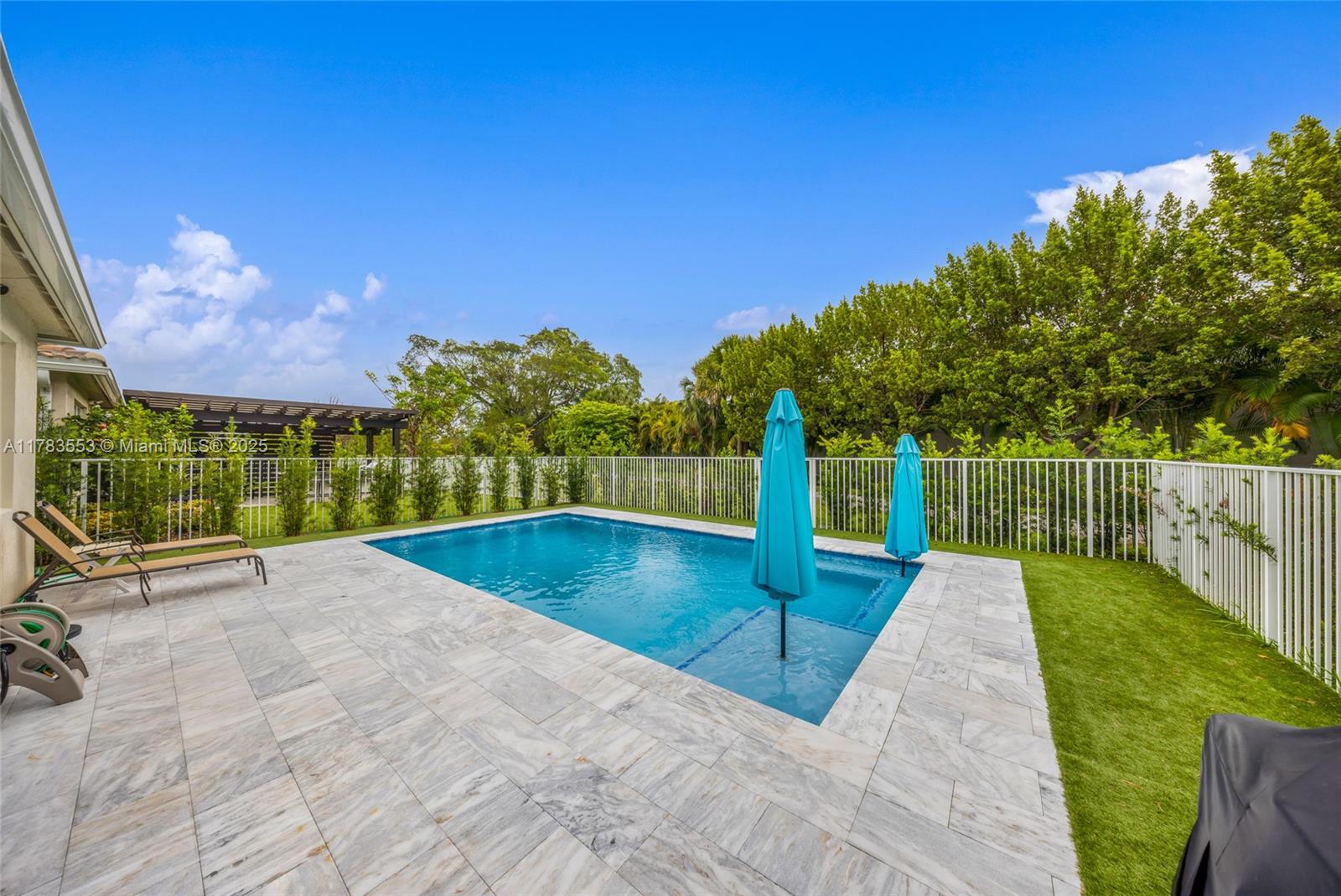 HILLCREST COUNTRY CLUB SO - Residential