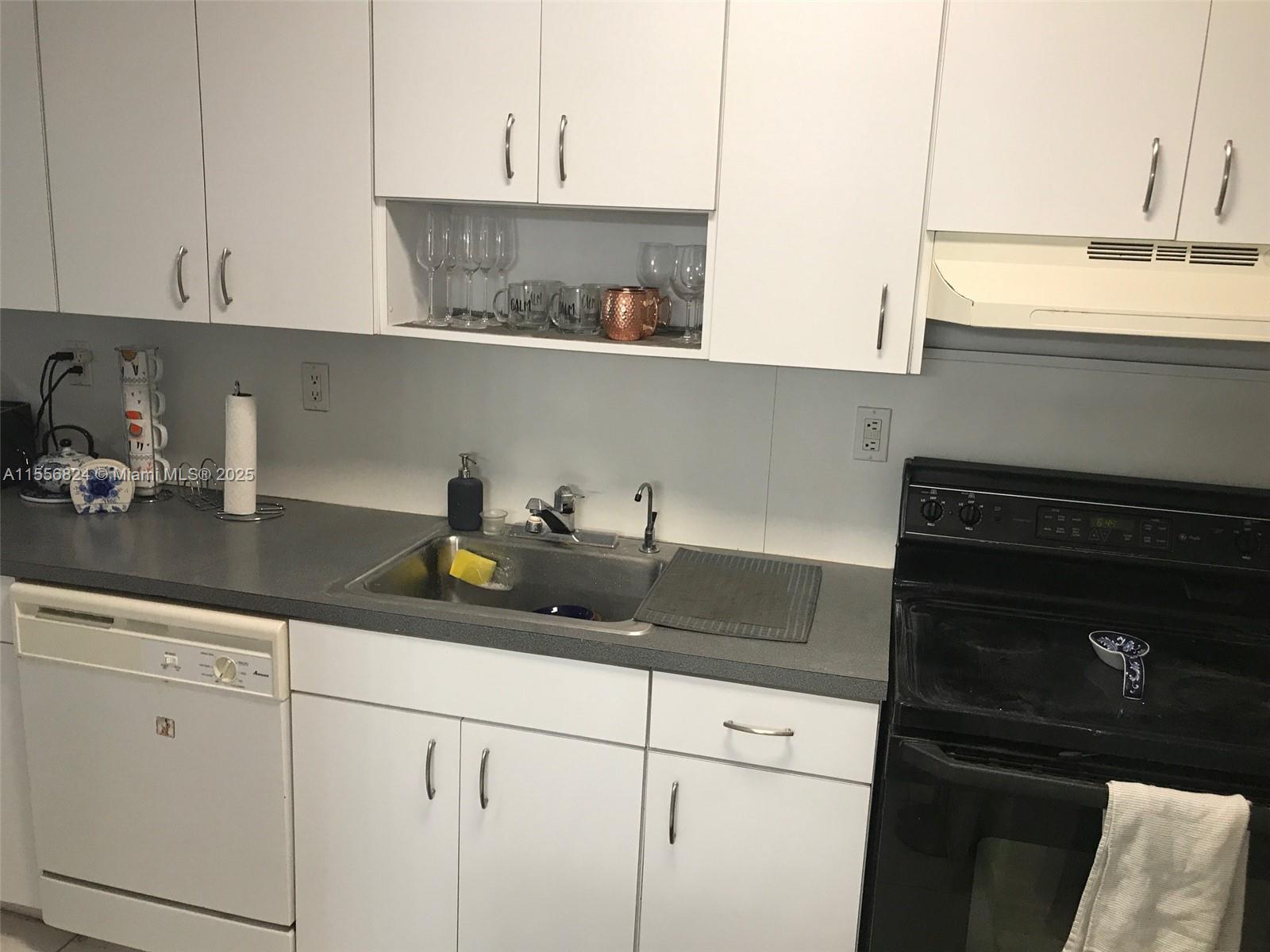 THE DECOPLAGE CONDO - Residential Lease