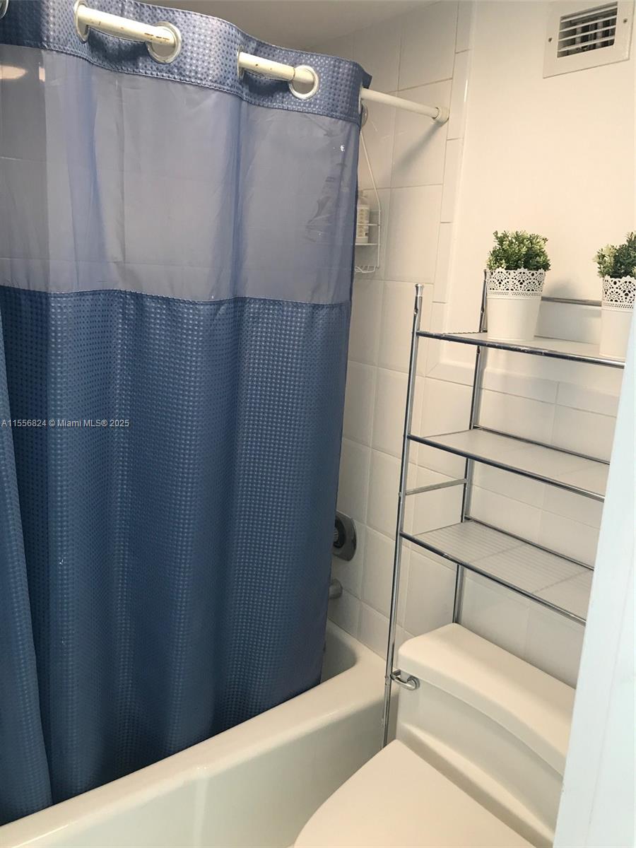 THE DECOPLAGE CONDO - Residential Lease