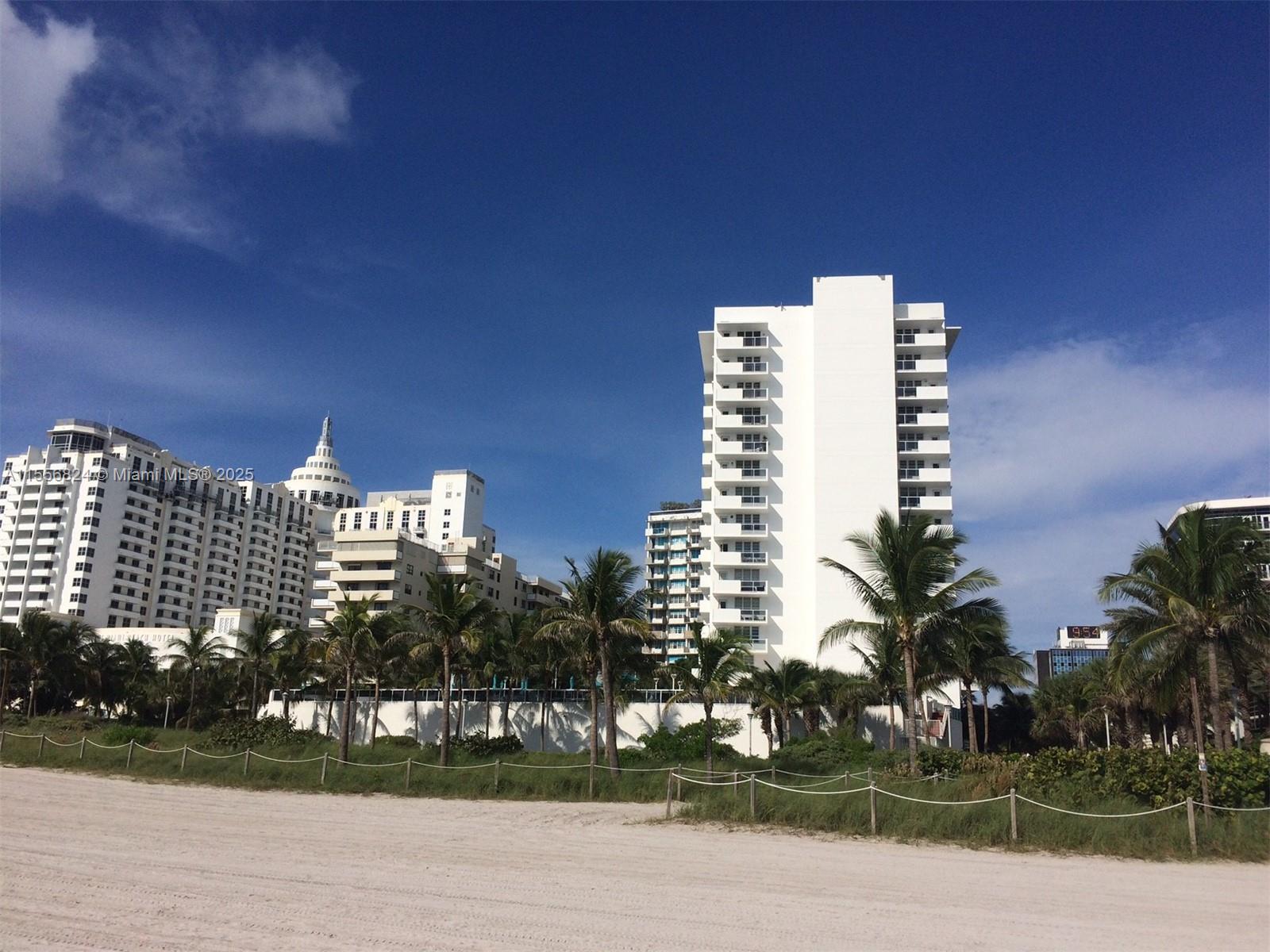 Rental Property at 100 Lincoln Rd 1126, Miami Beach, Miami-Dade County, Florida - Bedrooms: 1 
Bathrooms: 1  - $3,000 MO.