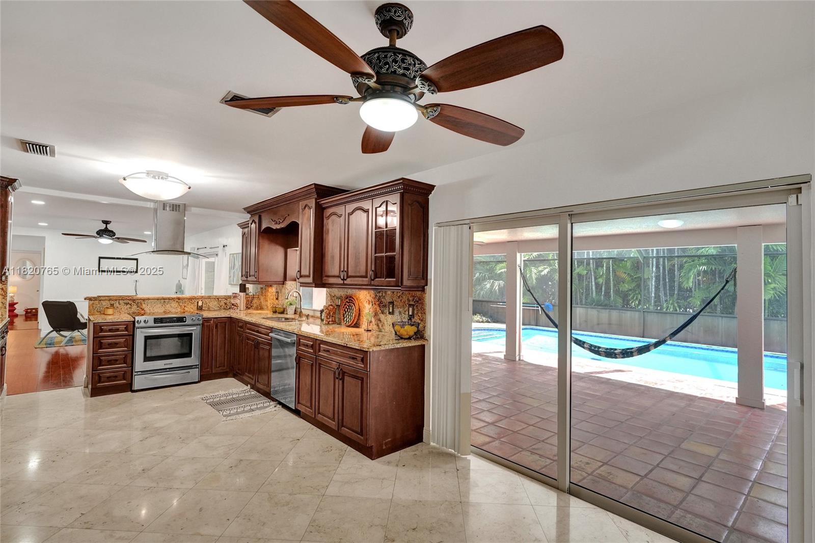 HALLMARK HGTS ESTS 7TH AD - Residential Lease