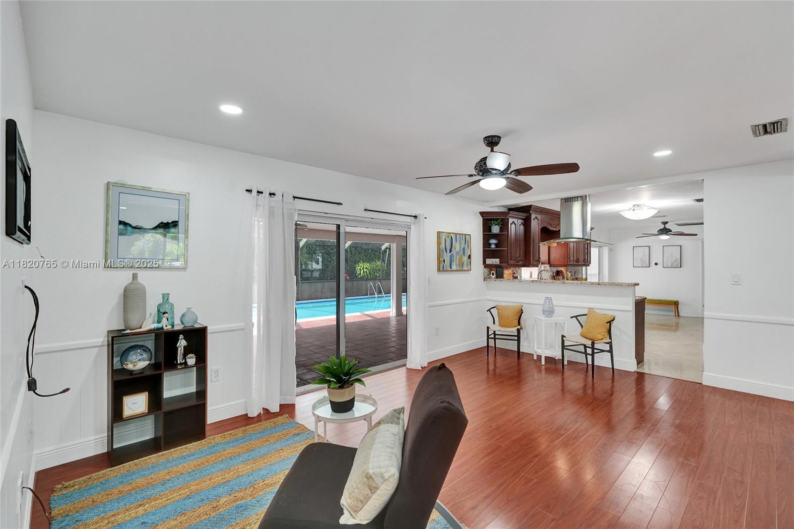 HALLMARK HGTS ESTS 7TH AD - Residential Lease