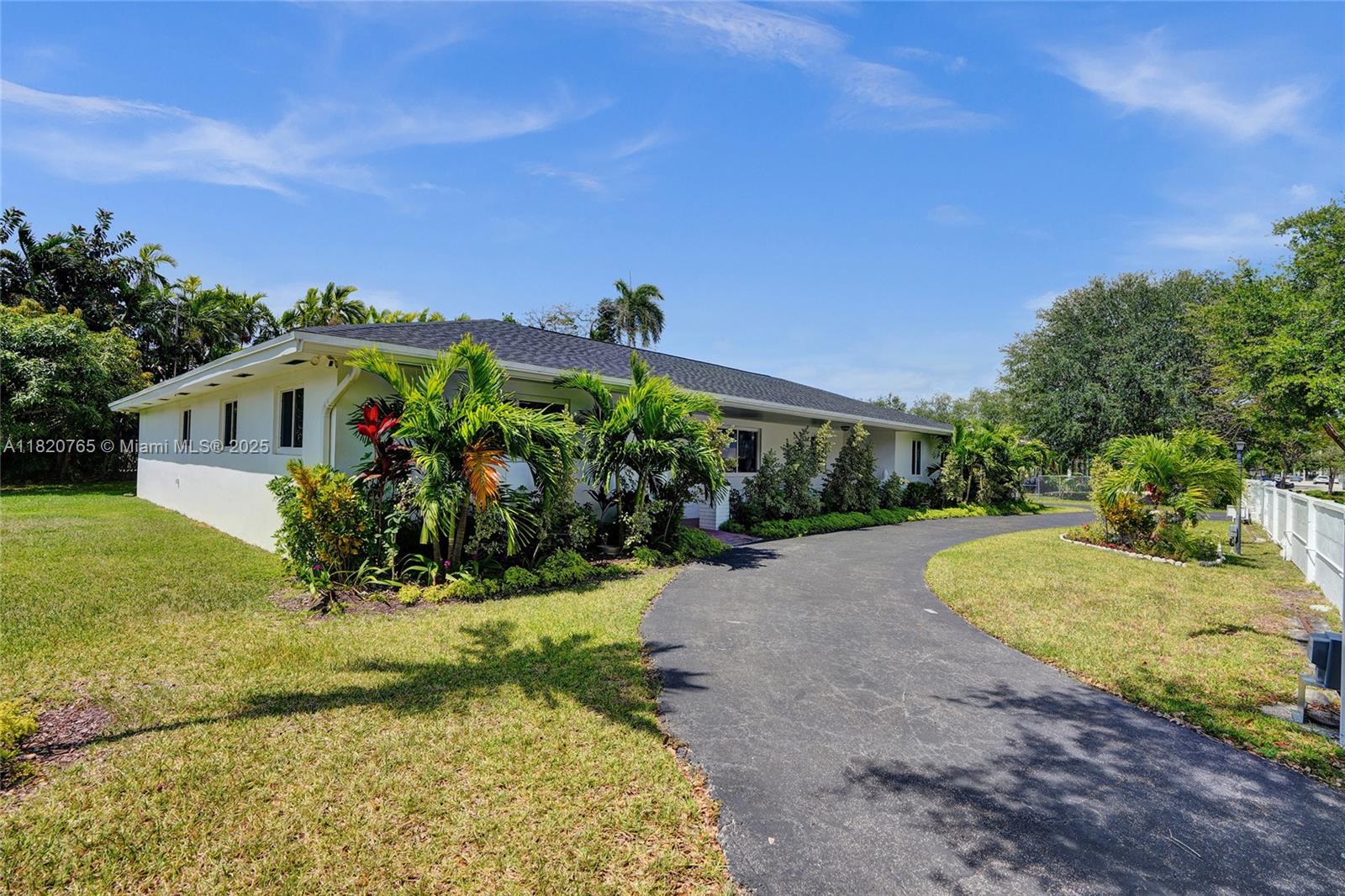 Rental Property at 7360 Sw 120th St, Pinecrest, Miami-Dade County, Florida - Bedrooms: 4 
Bathrooms: 2  - $8,500 MO.