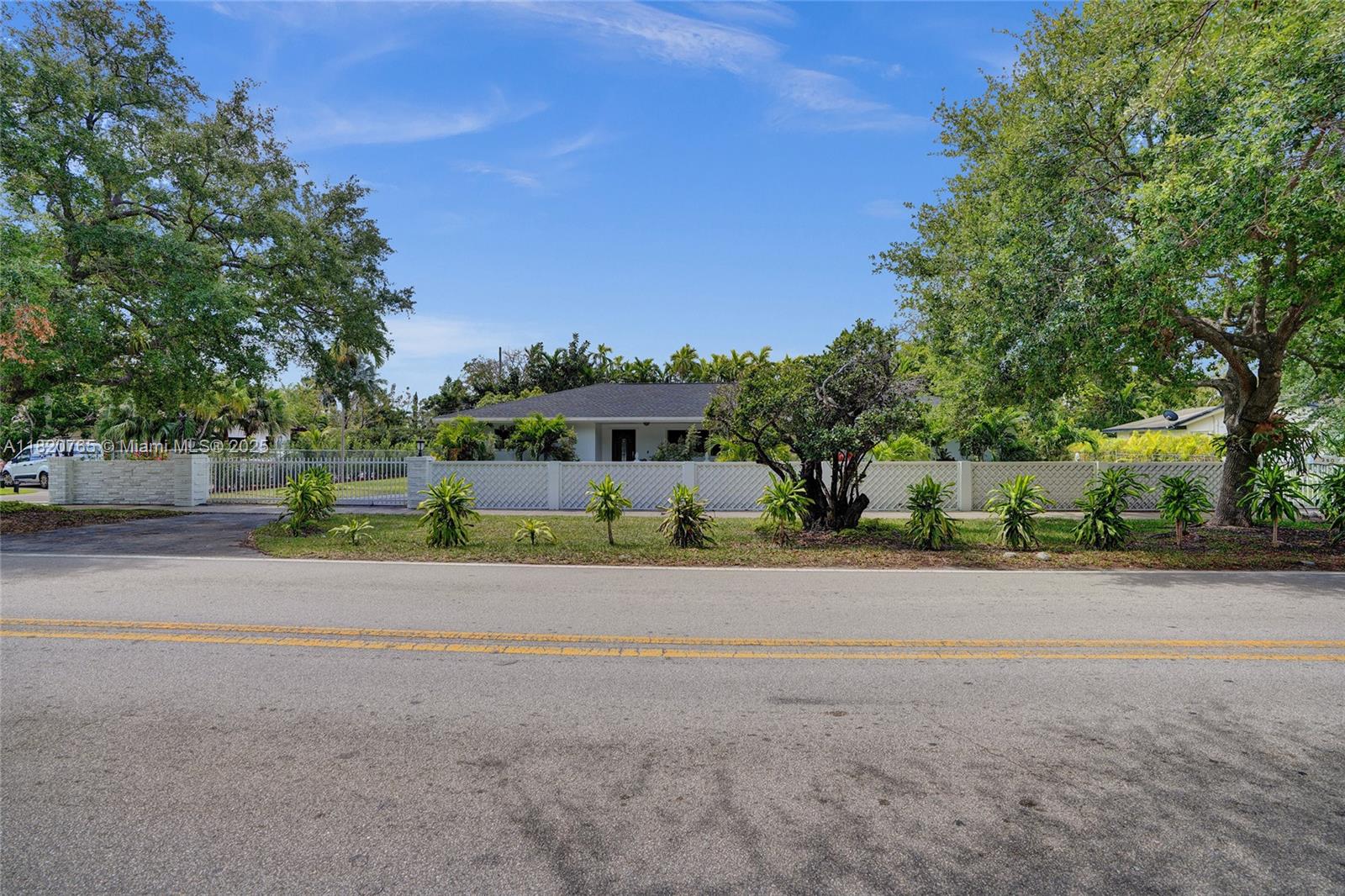 HALLMARK HGTS ESTS 7TH AD - Residential Lease