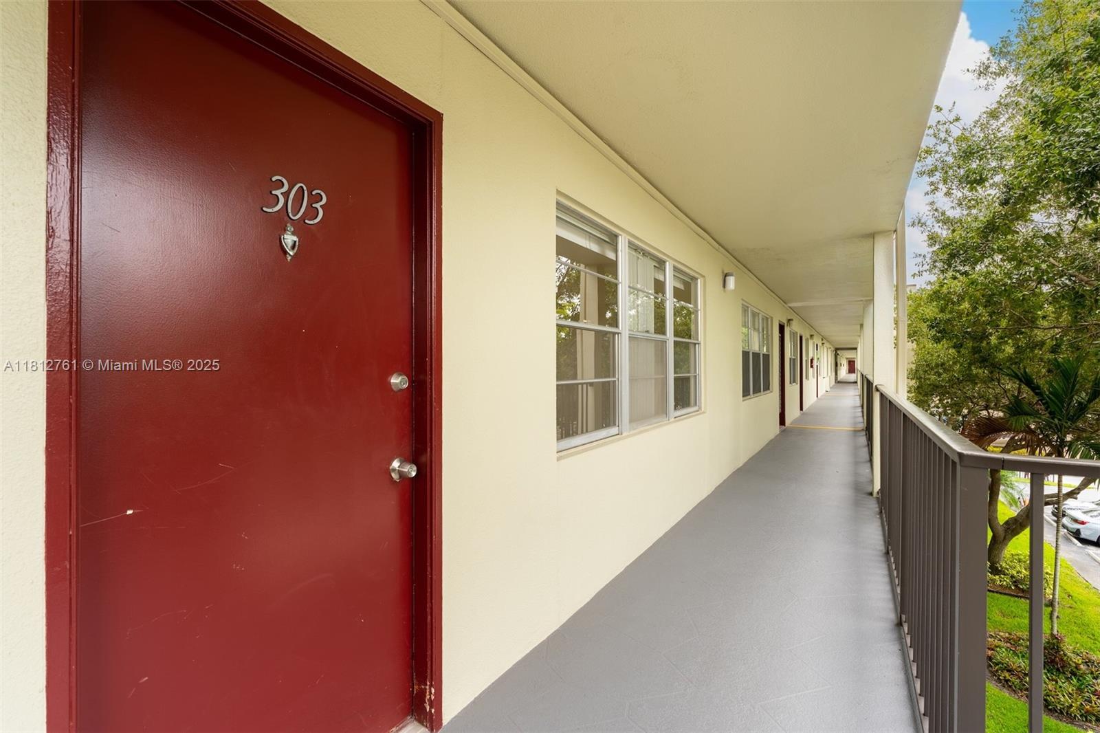 13255 Sw 7th Ct 303D, Pembroke Pines, Miami-Dade County, Florida - 1 Bedrooms  
2 Bathrooms - 