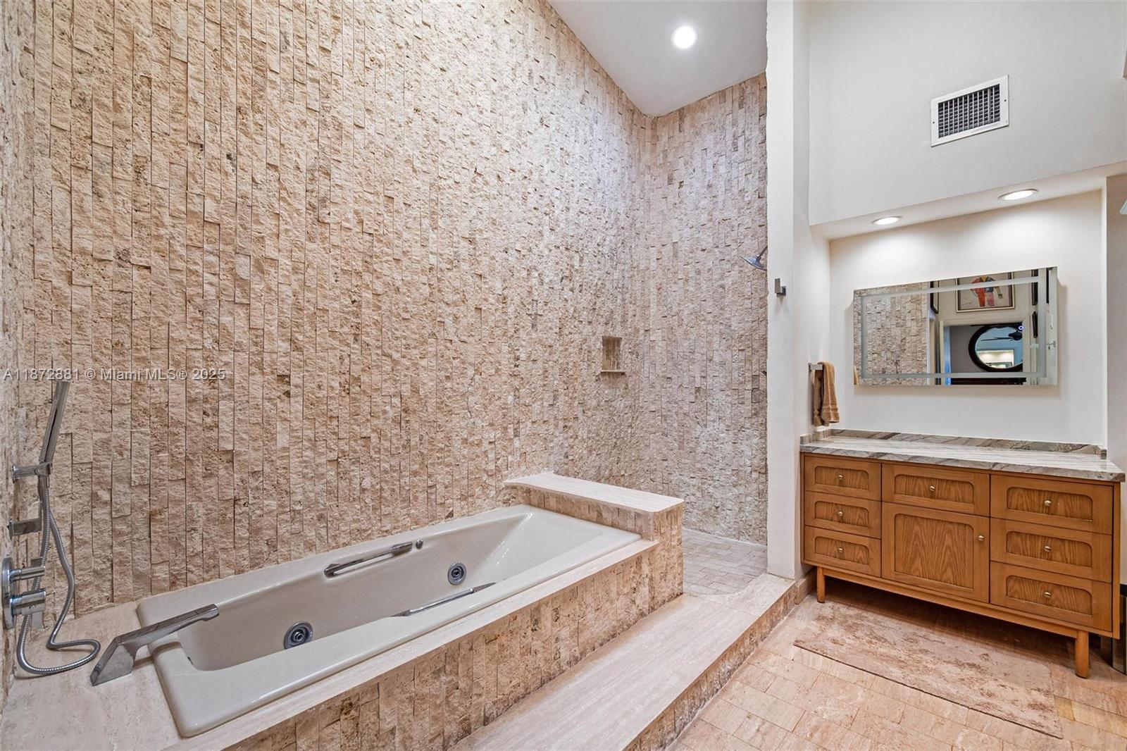 L HERMITAGE - Residential