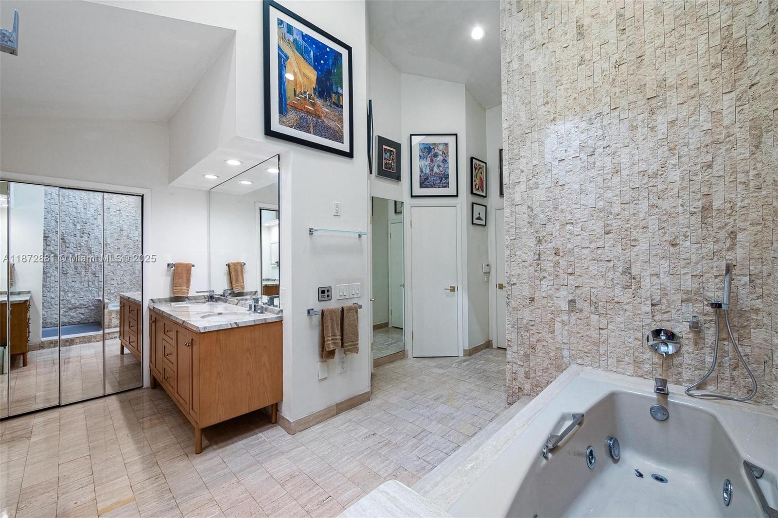 L HERMITAGE - Residential