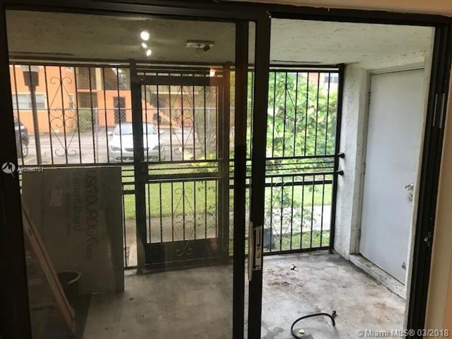 BACK IN THE MARKET! GREAT UNIT 2 BED 2 BATH READY TO MOVE IN NEWLY PAINTED,CLEANED, BALCONY , WASHER AND DRYER IN THE UNIT, NEW OVEN AND REFRIGERATOR, RENT DOES NOT INCLUDE WATER.