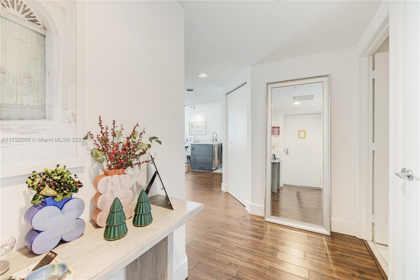Rental Property at 55 Se 6th St 3407, Miami, Broward County, Florida - Bedrooms: 2 
Bathrooms: 2  - $4,000 MO.