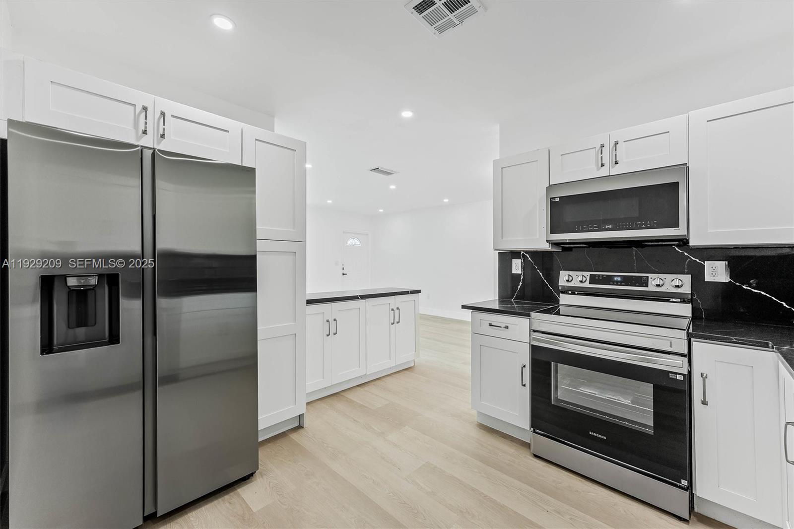 SUNRISE GOLF VILLAGE SEC - Residential Lease