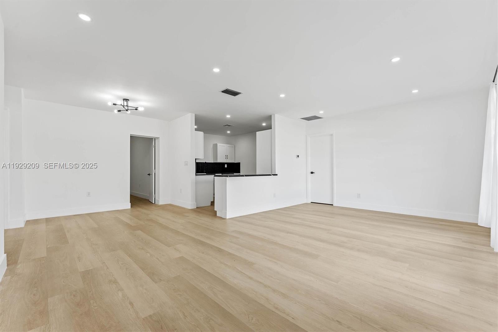 SUNRISE GOLF VILLAGE SEC - Residential Lease