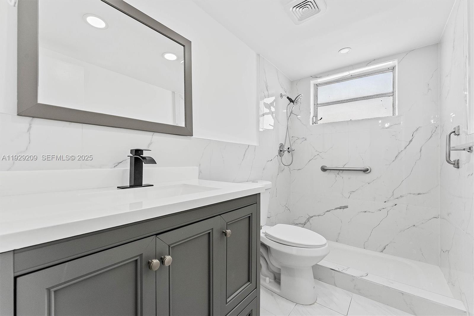 SUNRISE GOLF VILLAGE SEC - Residential Lease