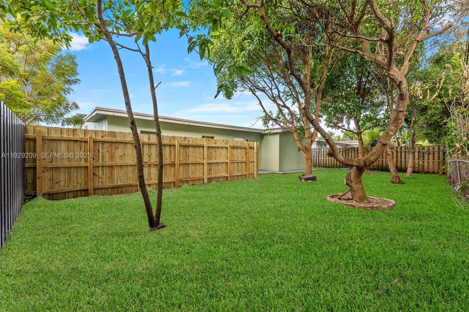 SUNRISE GOLF VILLAGE SEC - Residential Lease