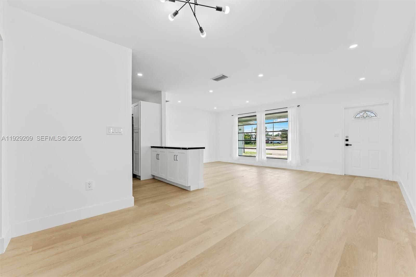 SUNRISE GOLF VILLAGE SEC - Residential Lease