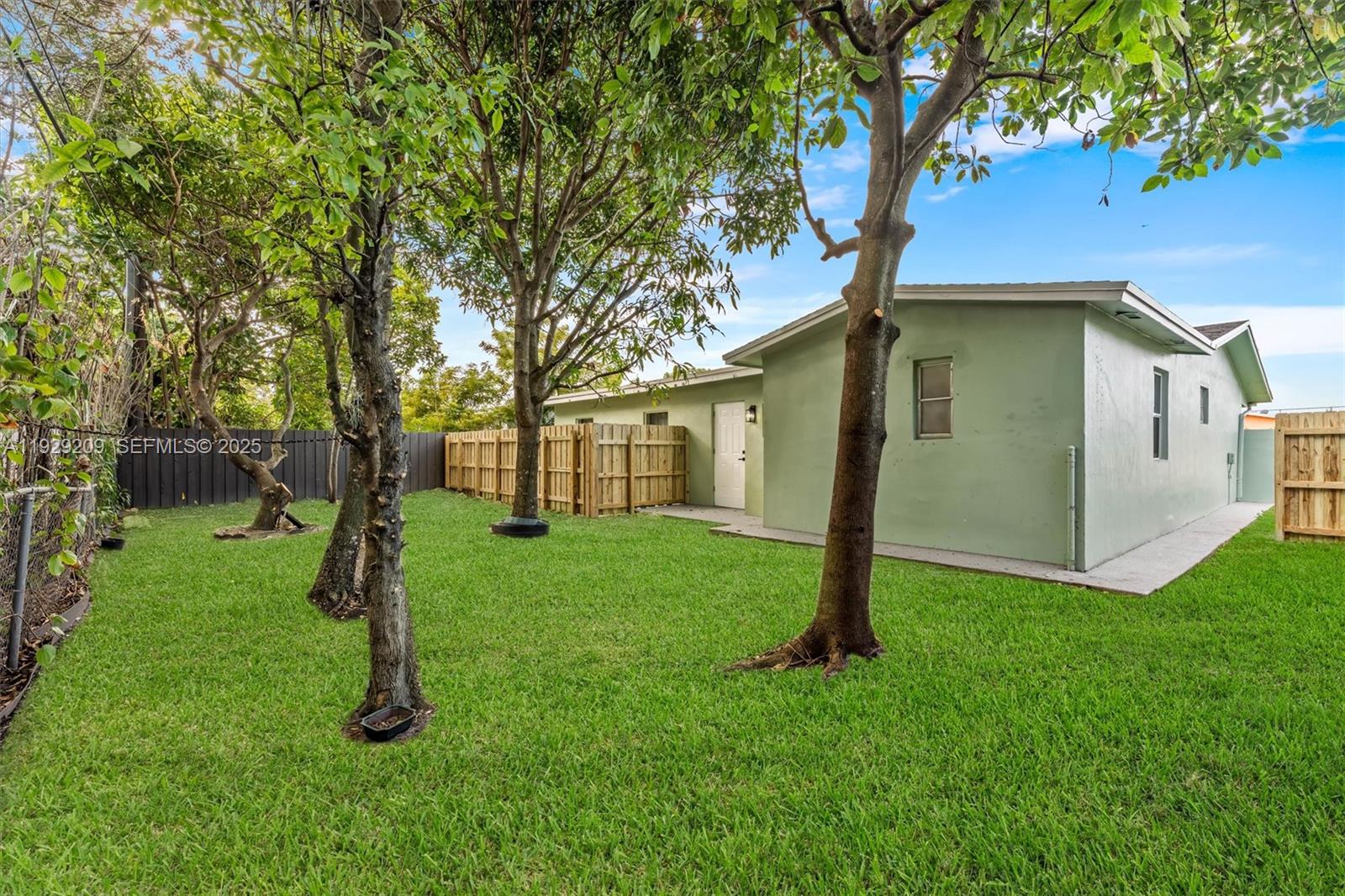 SUNRISE GOLF VILLAGE SEC - Residential Lease