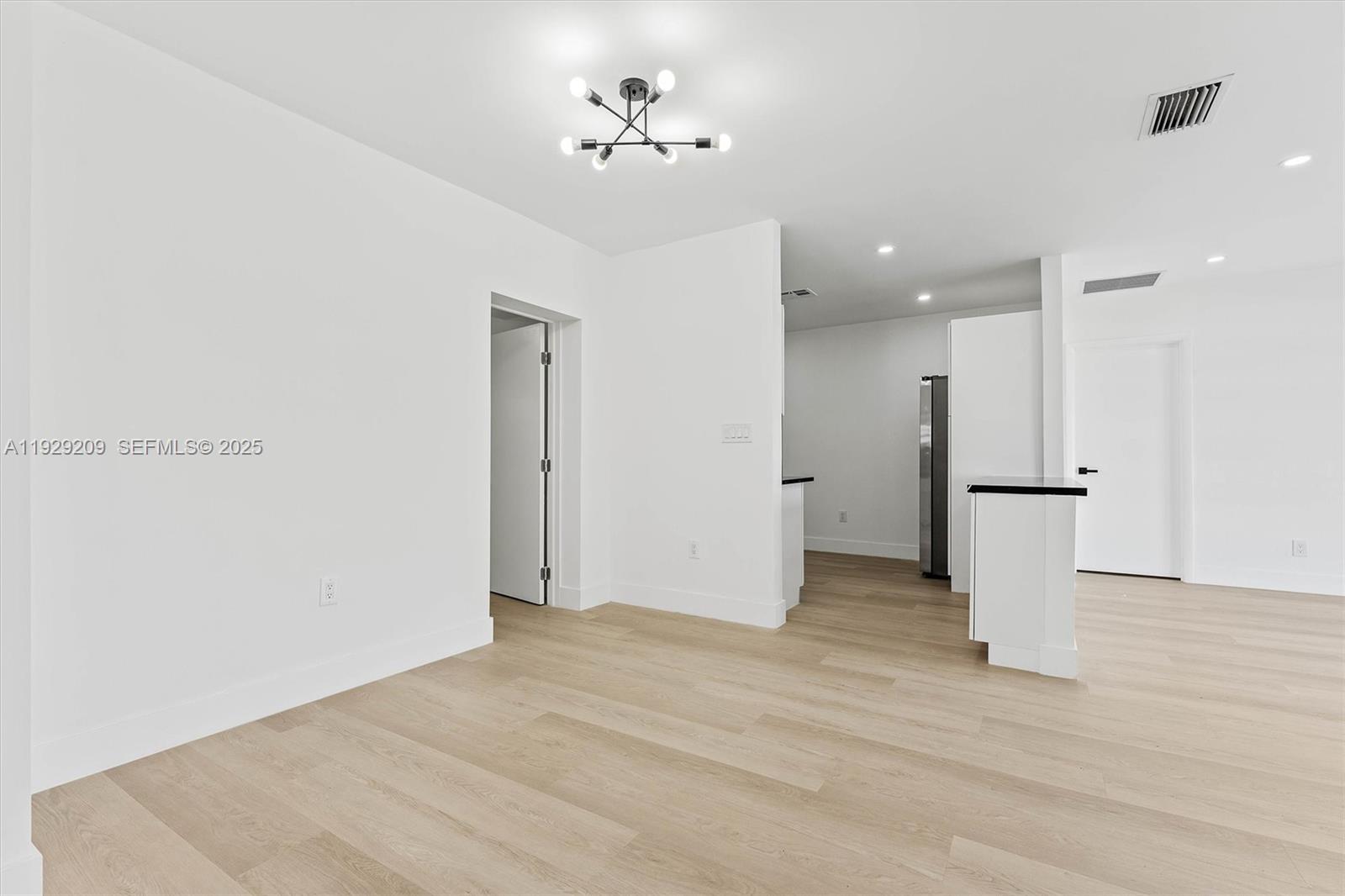 SUNRISE GOLF VILLAGE SEC - Residential Lease