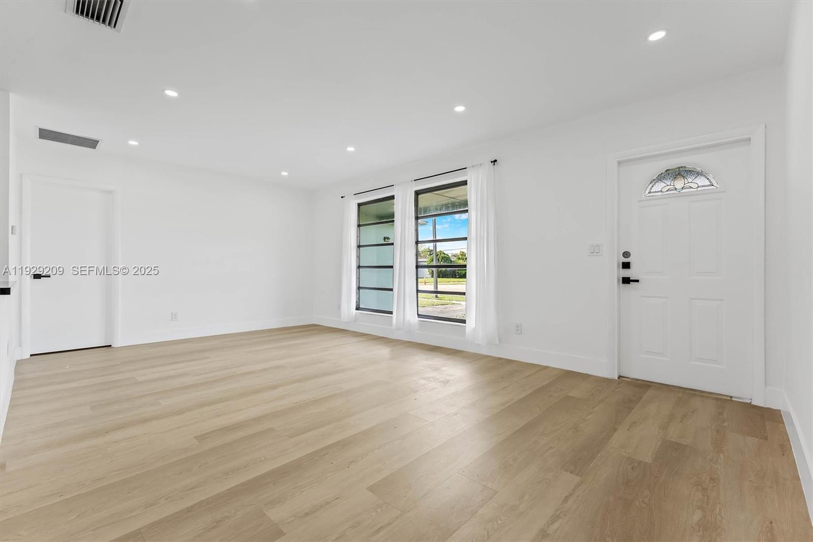 SUNRISE GOLF VILLAGE SEC - Residential Lease