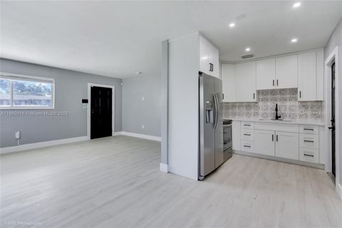Photo of 1000 N 71st Ter, Hollywood, FL 33024 (MLS # A11865016)
