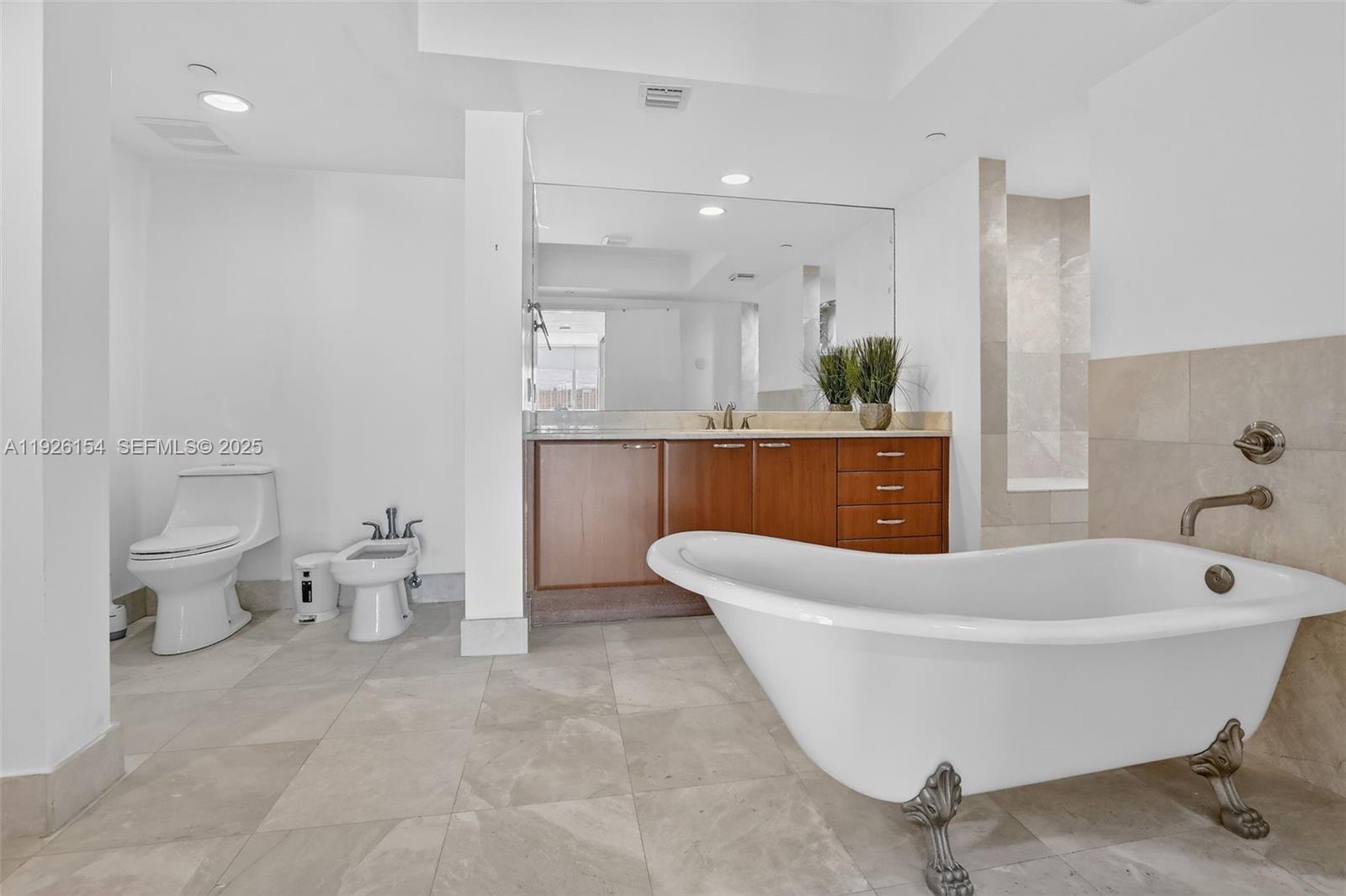 THE PENINSULA II CONDO - Residential Lease