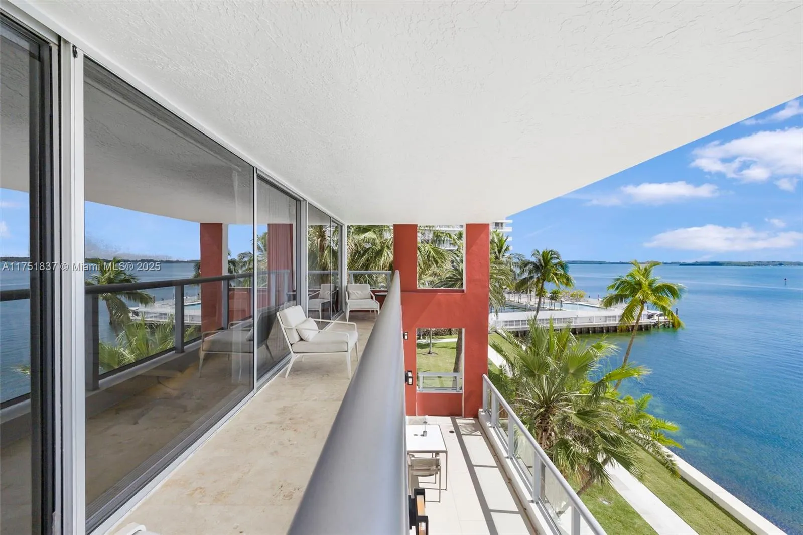 Miami, Florida 33129, United States, 2 Bedrooms Bedrooms, ,3 BathroomsBathrooms,Residential,Pending,77718
