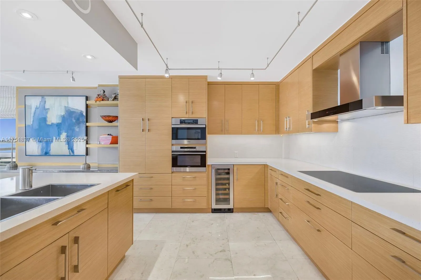 Miami, Florida 33129, United States, 2 Bedrooms Bedrooms, ,3 BathroomsBathrooms,Residential,Pending,77718