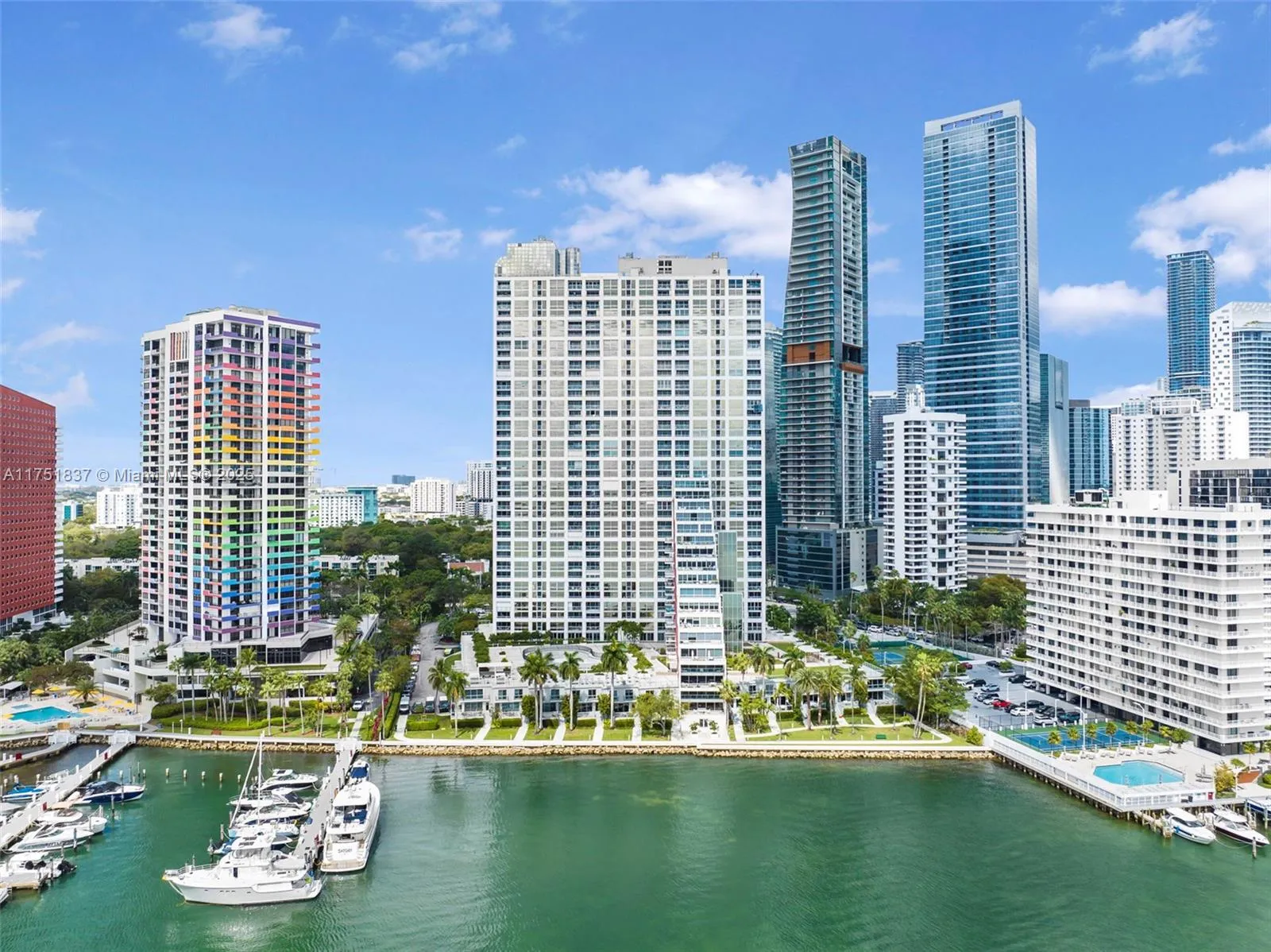 Miami, Florida 33129, United States, 2 Bedrooms Bedrooms, ,3 BathroomsBathrooms,Residential,Pending,77718