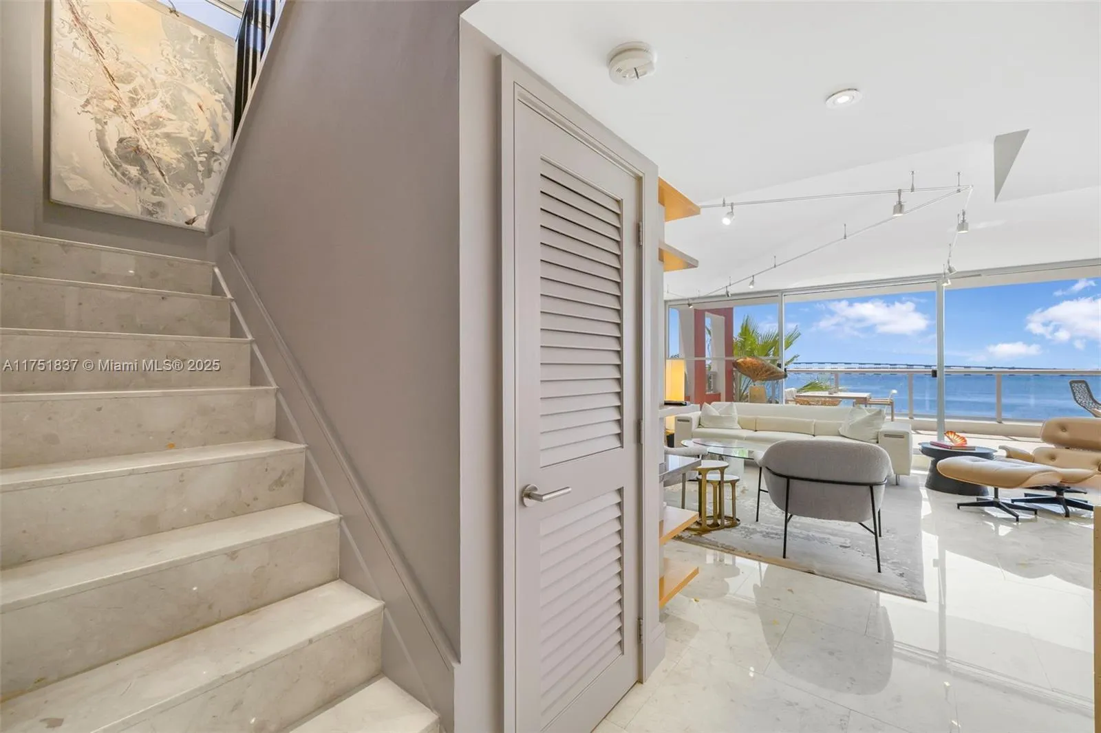 Miami, Florida 33129, United States, 2 Bedrooms Bedrooms, ,3 BathroomsBathrooms,Residential,Pending,77718