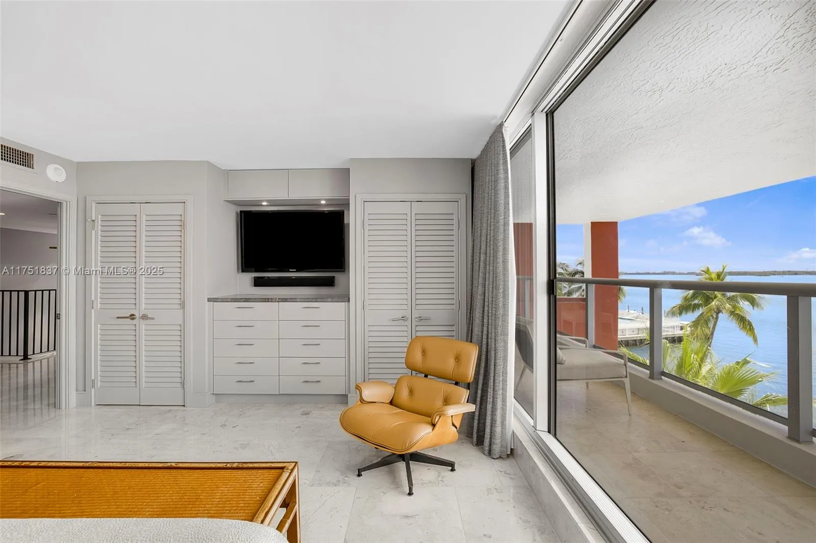 Miami, Florida 33129, United States, 2 Bedrooms Bedrooms, ,3 BathroomsBathrooms,Residential,Pending,77718