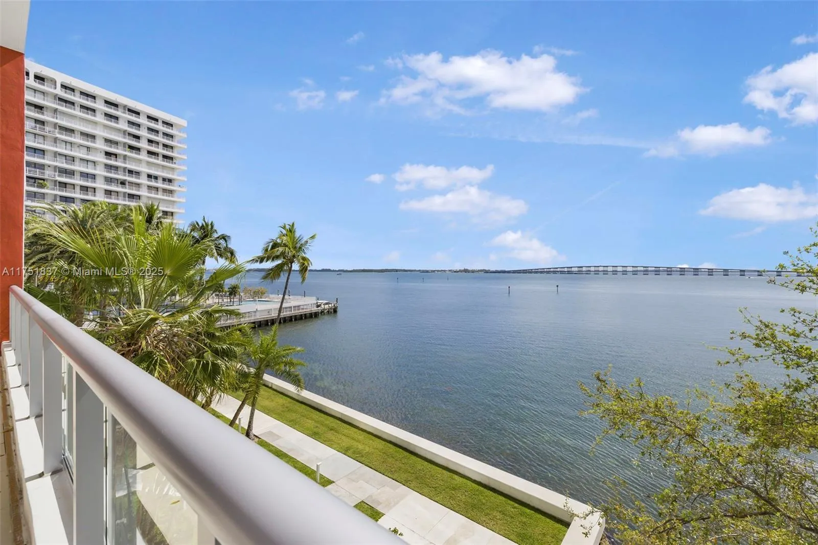 Miami, Florida 33129, United States, 2 Bedrooms Bedrooms, ,3 BathroomsBathrooms,Residential,Pending,77718